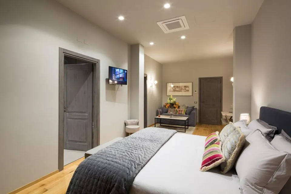 Photo of the whole room, Bed in Il Duomo Luxury Suite