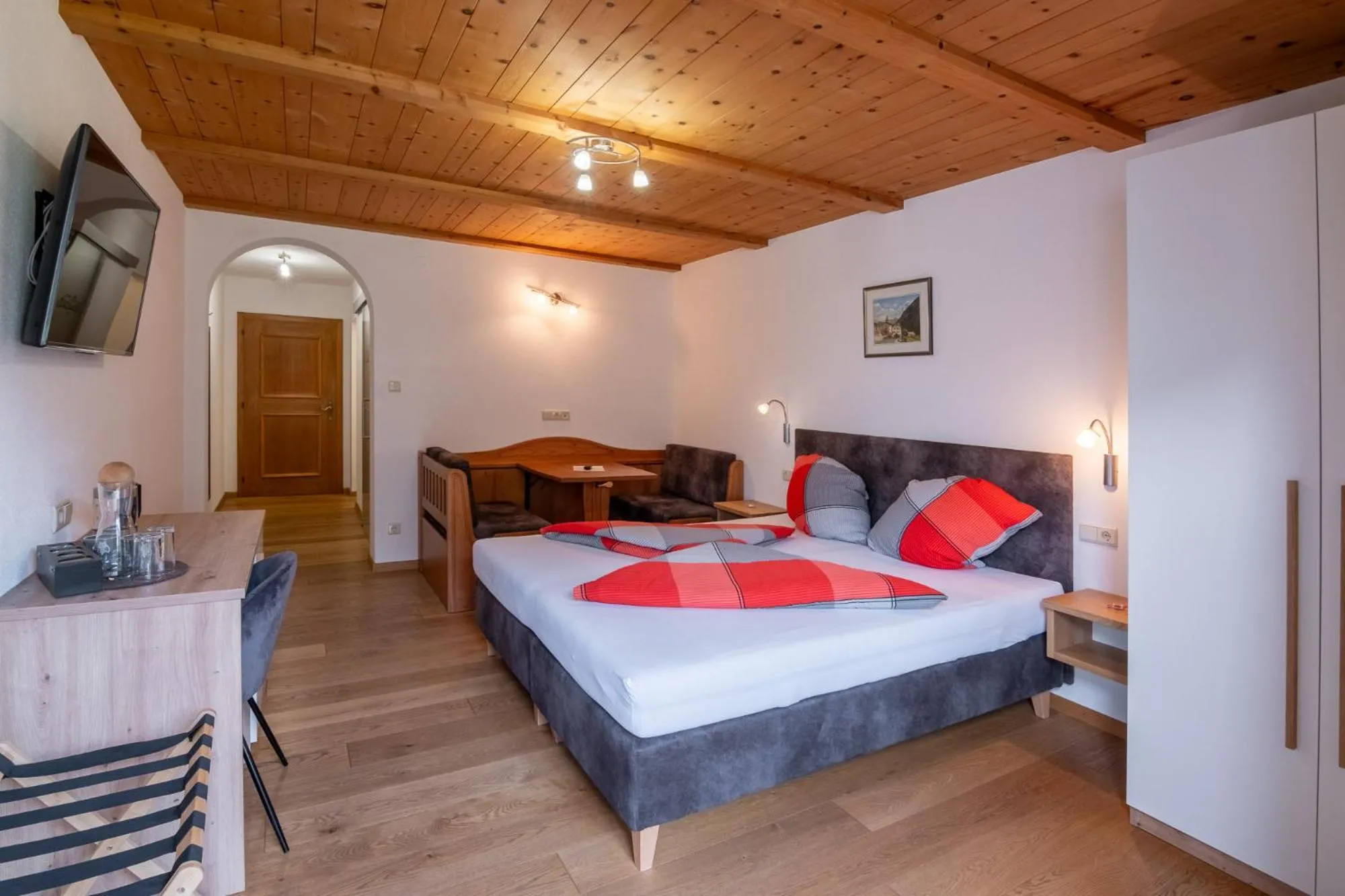 Balcony/Terrace, Bed in Hotel Chavalatsch