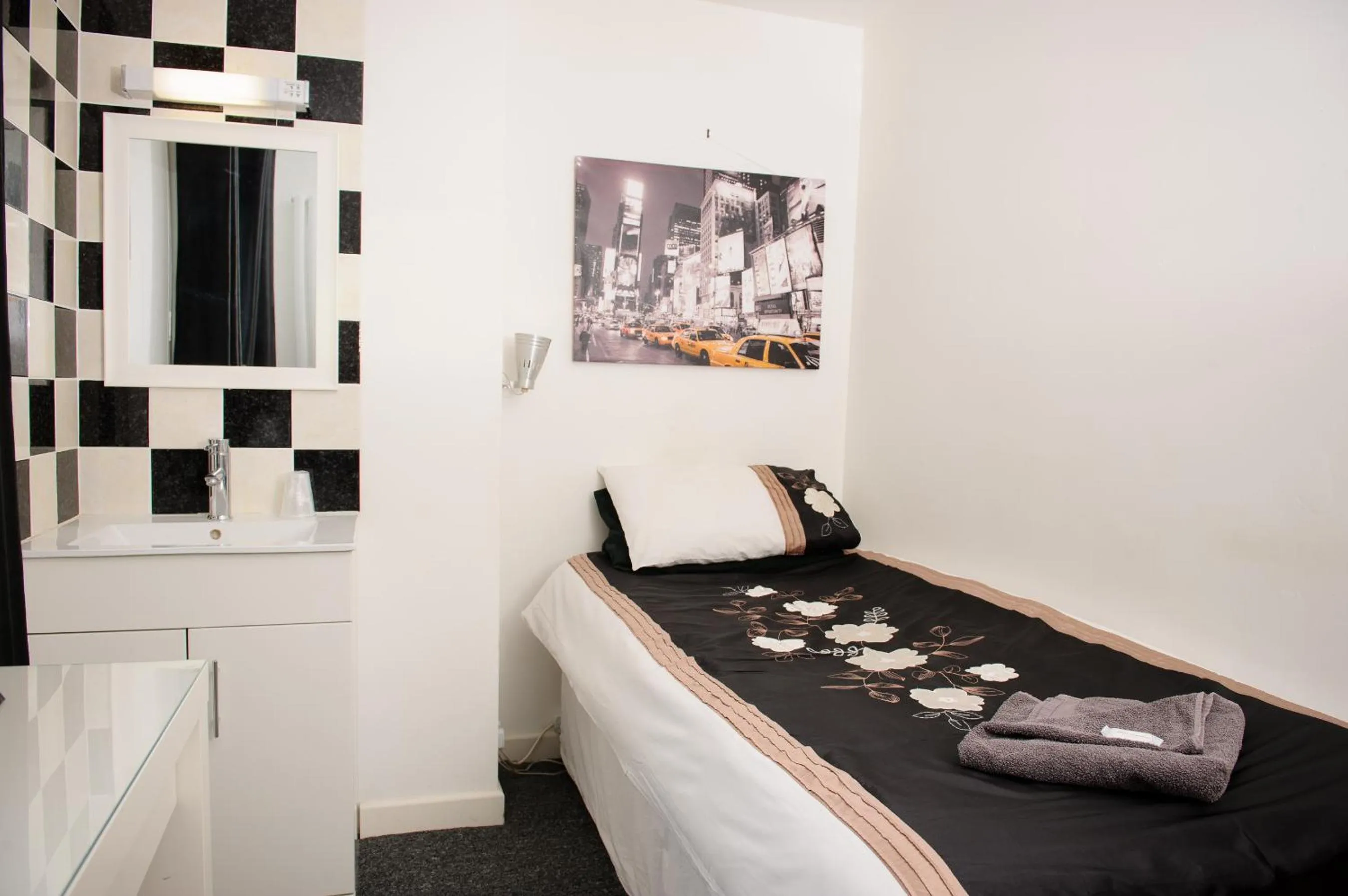 Photo of the whole room in The Claremont