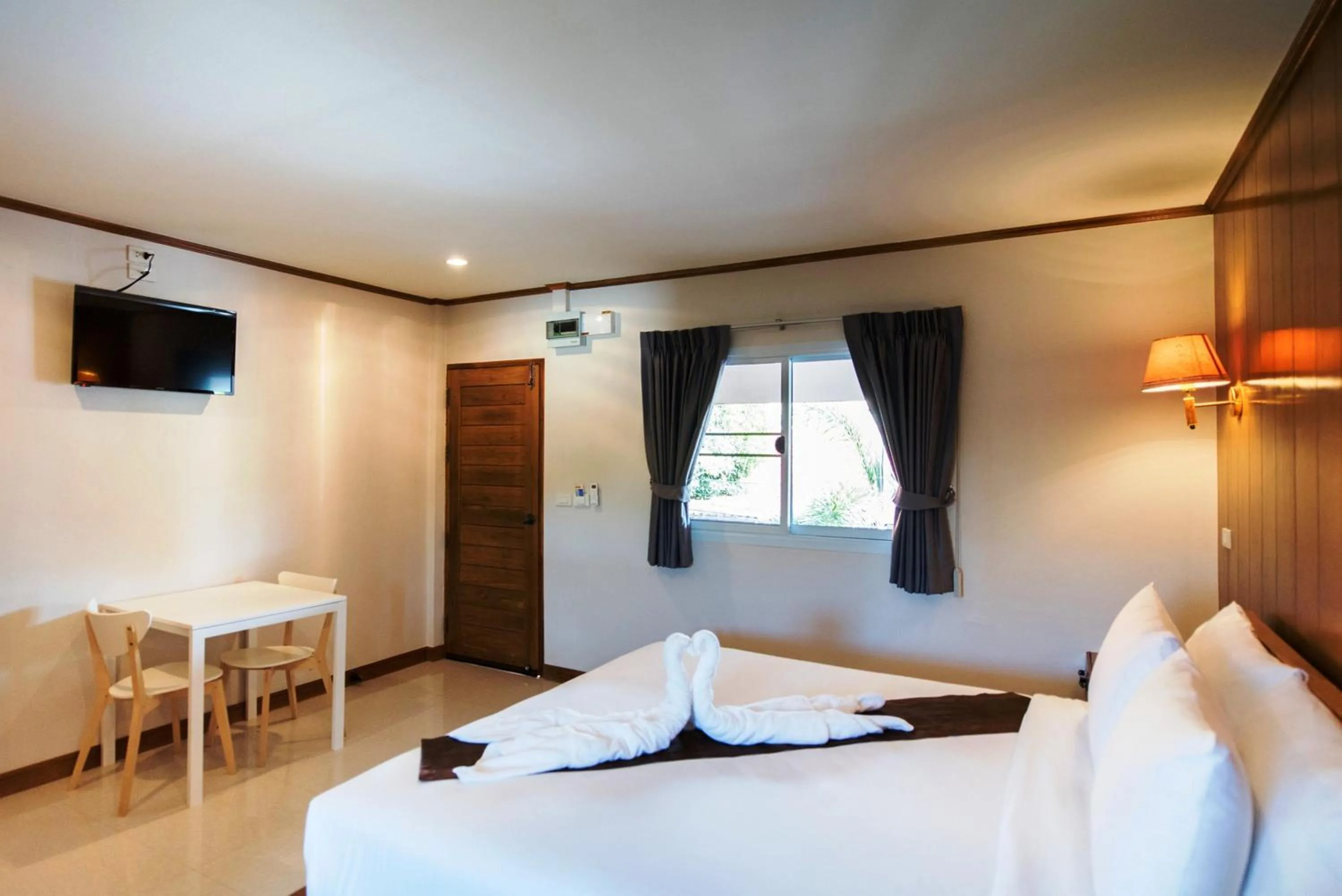 Bedroom, Bed in Viking Resorts