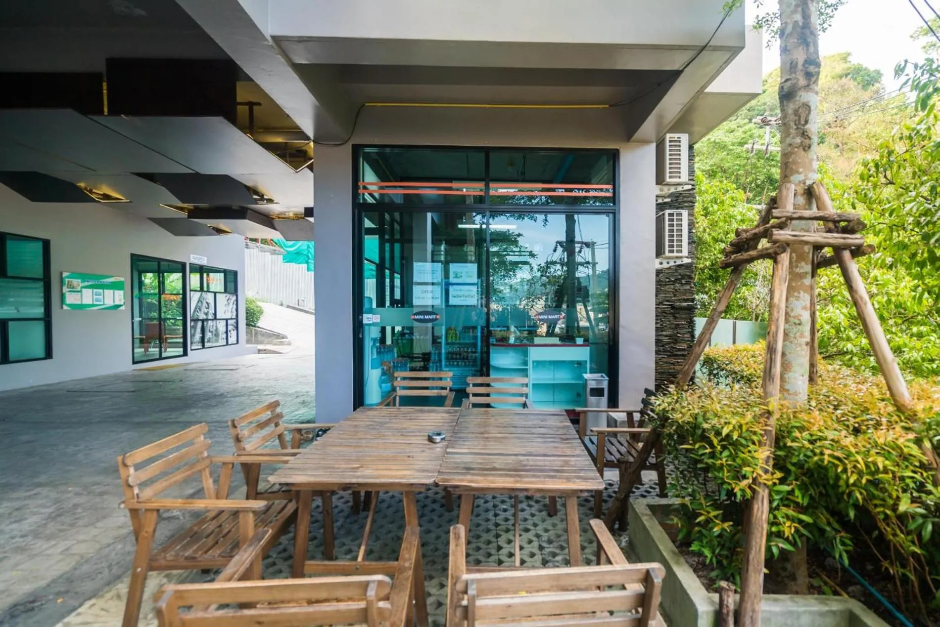 Patio in Emerald Terrace Apartments by Lofty