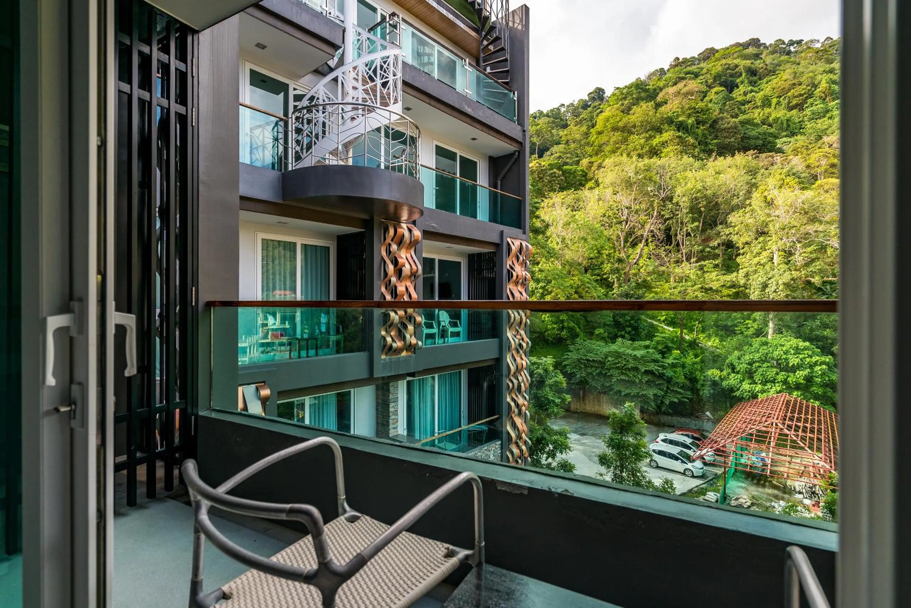 Balcony/Terrace in Emerald Terrace Apartments by Lofty