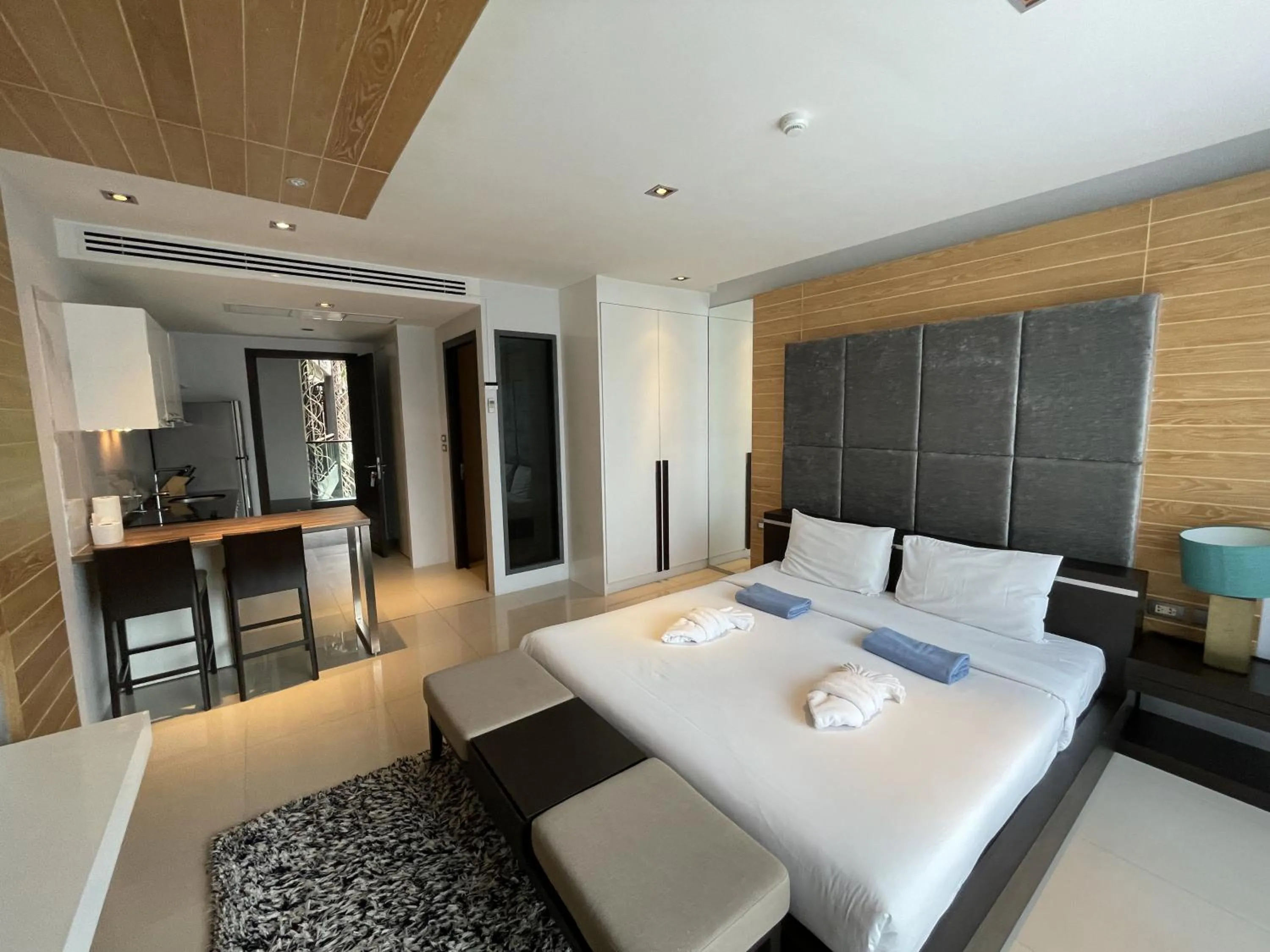 Bed in Emerald Terrace Apartments by Lofty