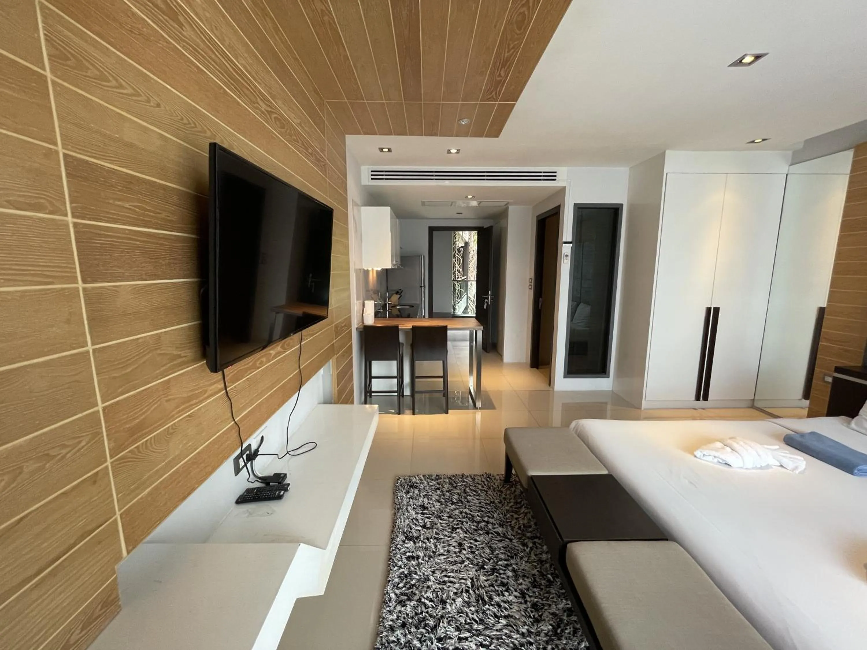 Bed in Emerald Terrace Apartments by Lofty