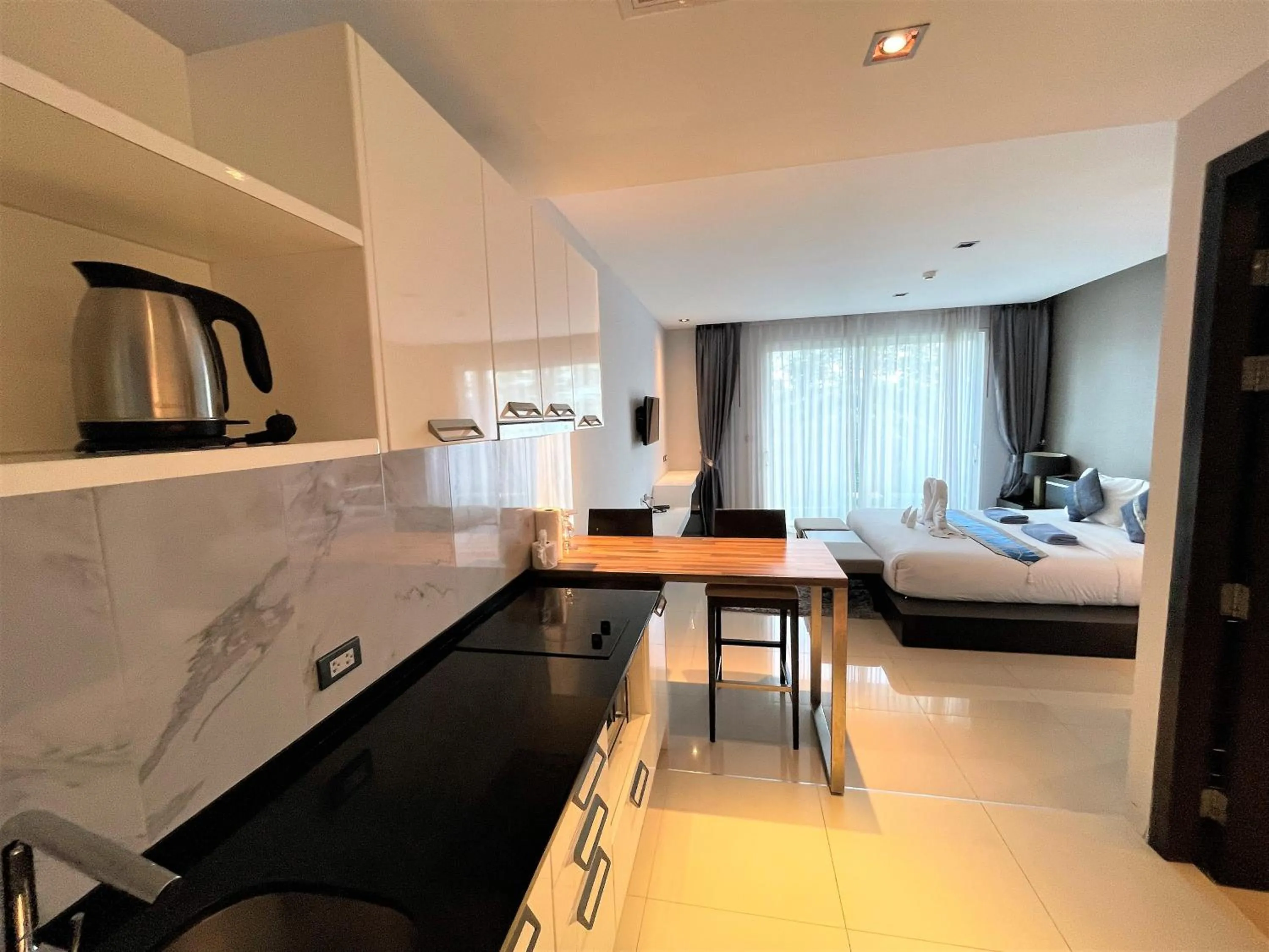 Bed in Emerald Terrace Apartments by Lofty