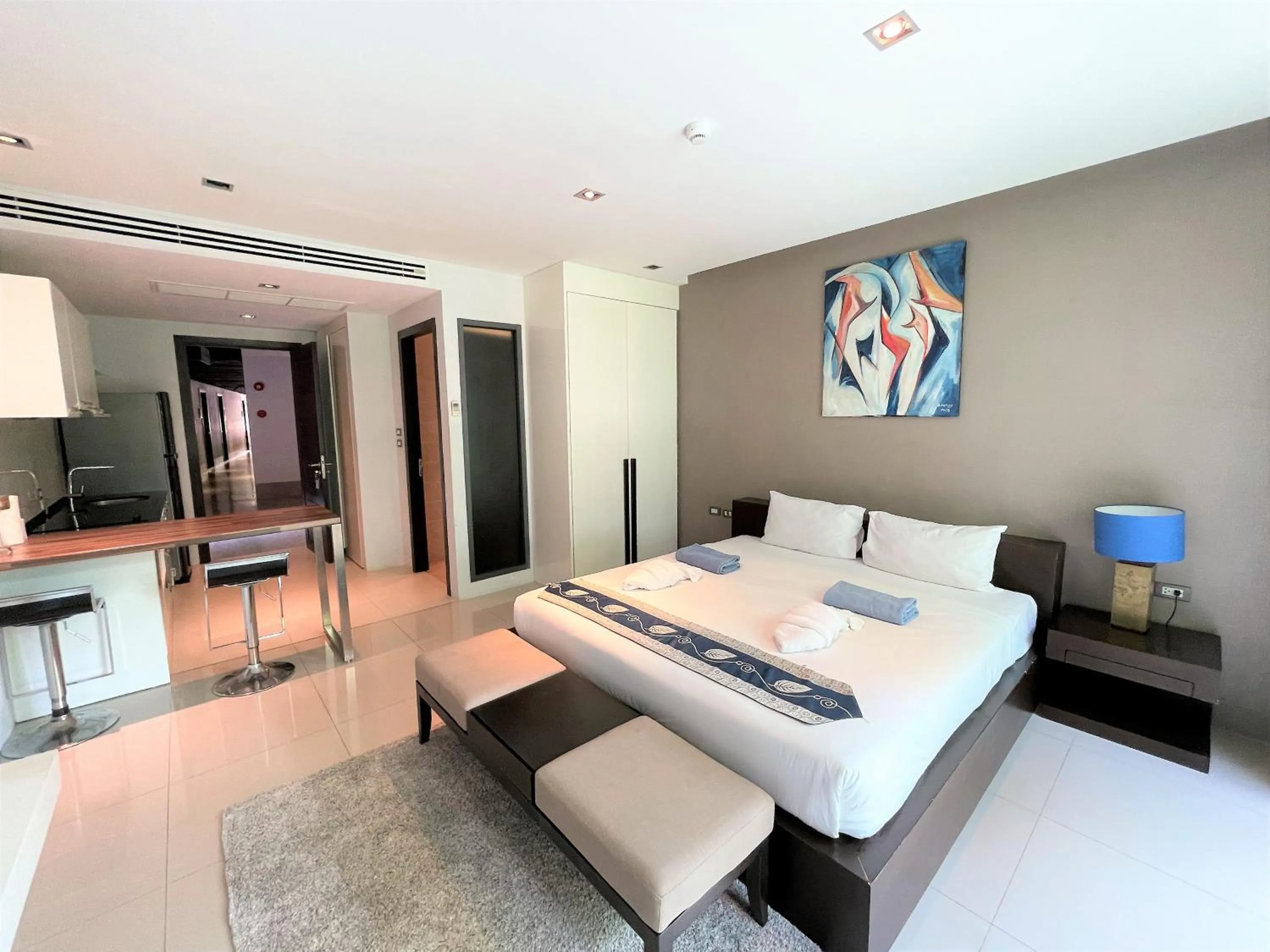 Bed in Emerald Terrace Apartments by Lofty
