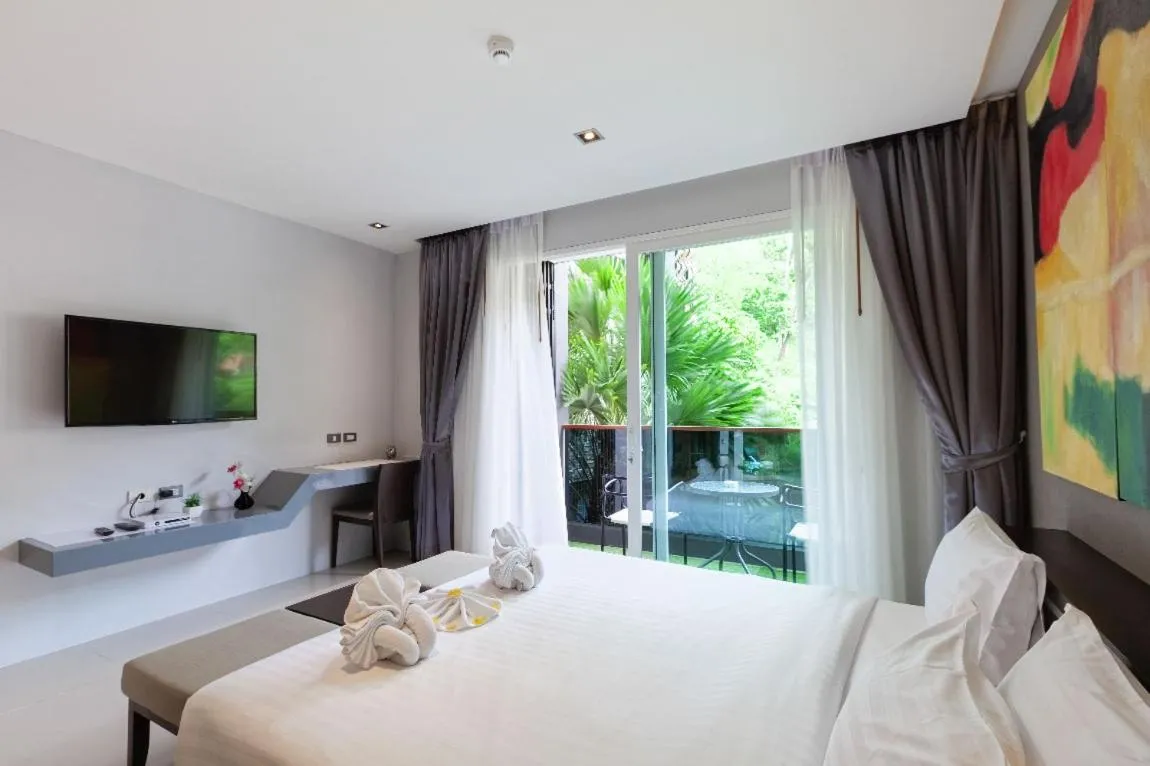 Bed in Emerald Terrace Apartments by Lofty