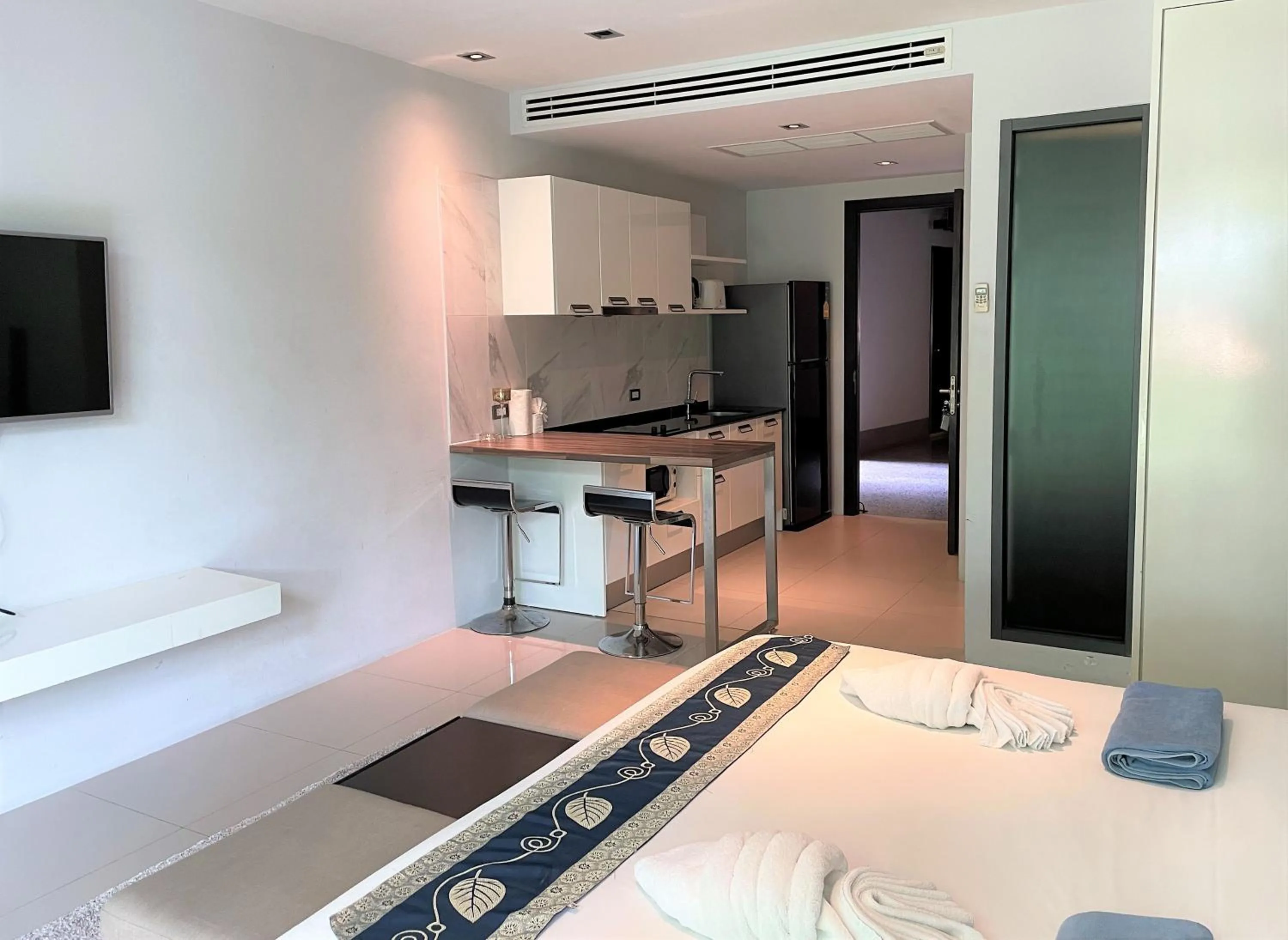 Bed in Emerald Terrace Apartments by Lofty