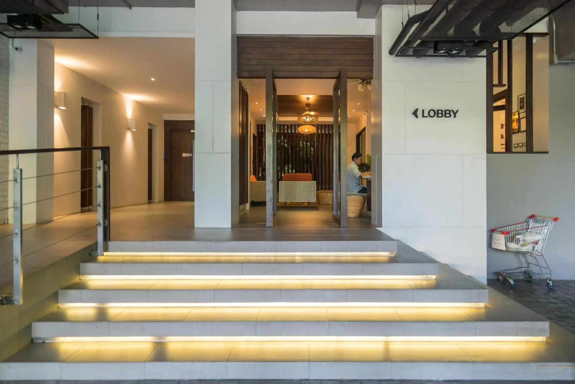 Facade/entrance in Emerald Terrace Apartments by Lofty