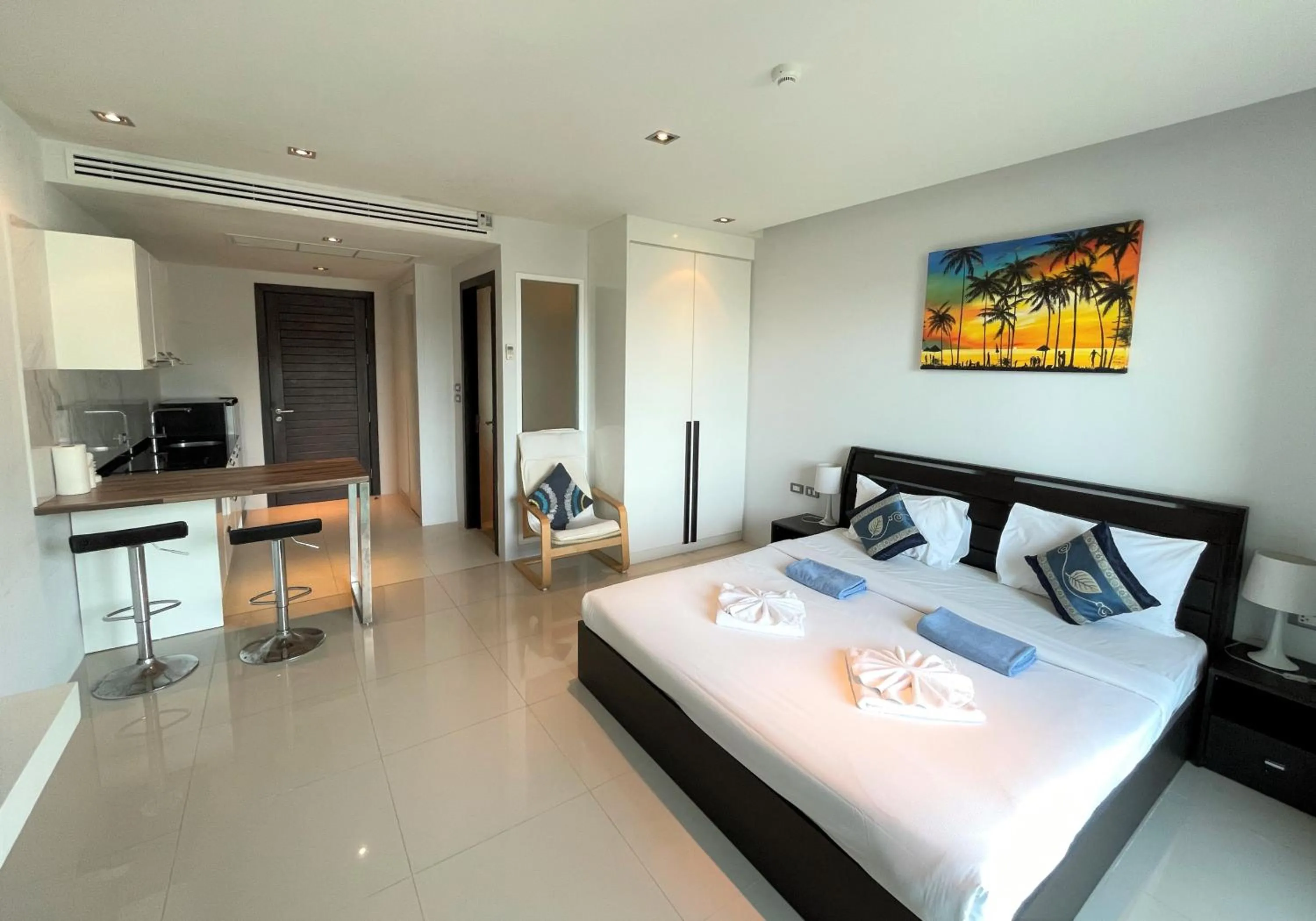 Bed in Emerald Terrace Apartments by Lofty