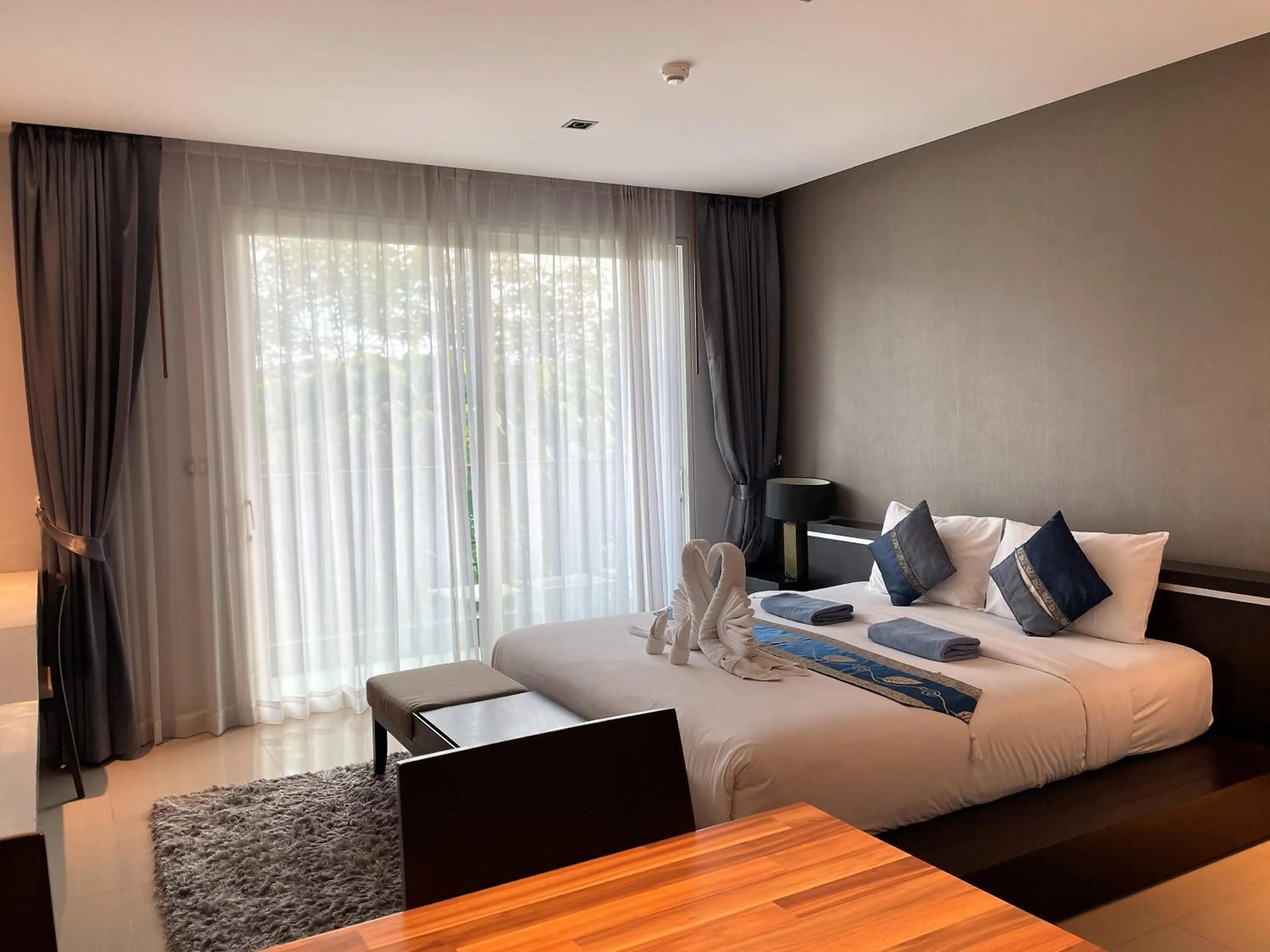 Bed in Emerald Terrace Apartments by Lofty