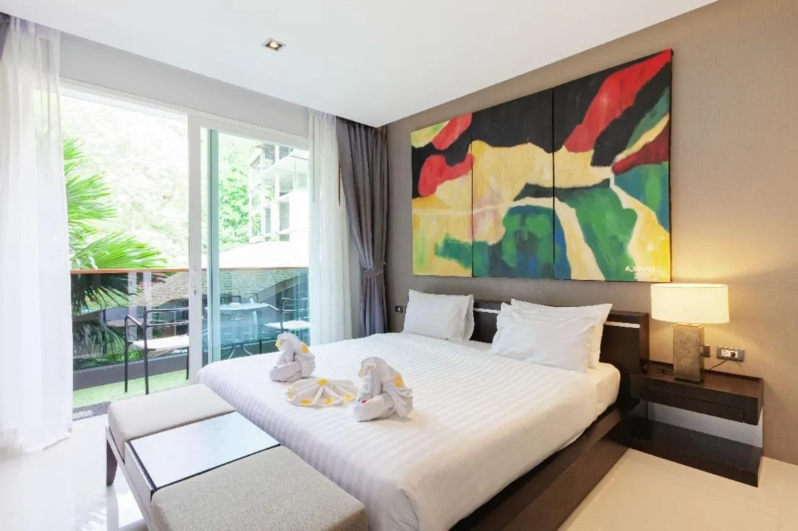 Bed in Emerald Terrace Apartments by Lofty