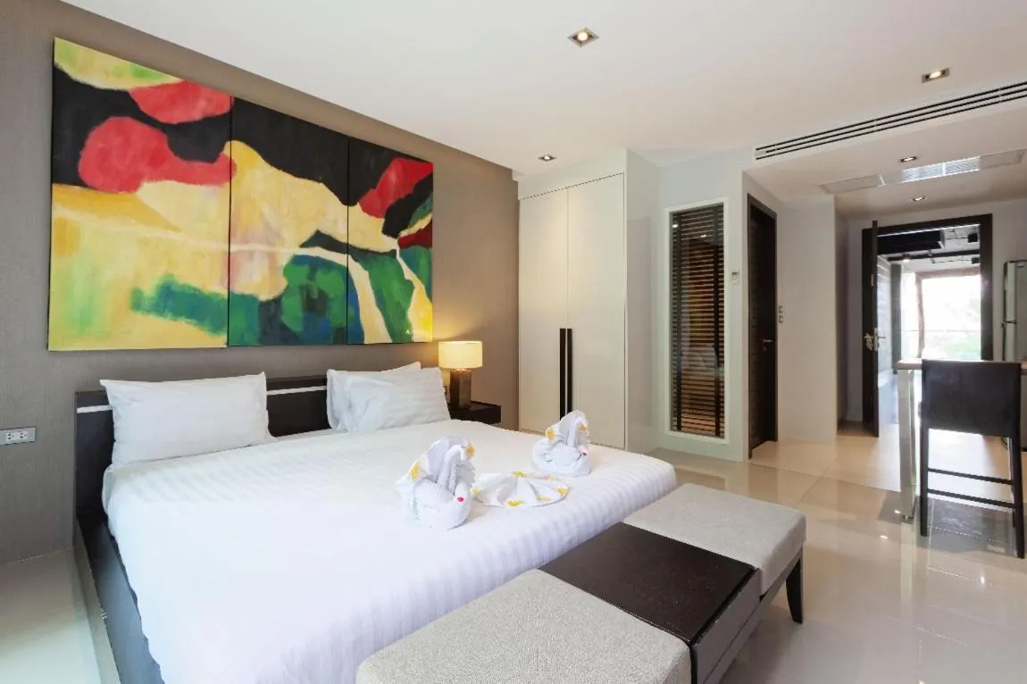 Bed in Emerald Terrace Apartments by Lofty
