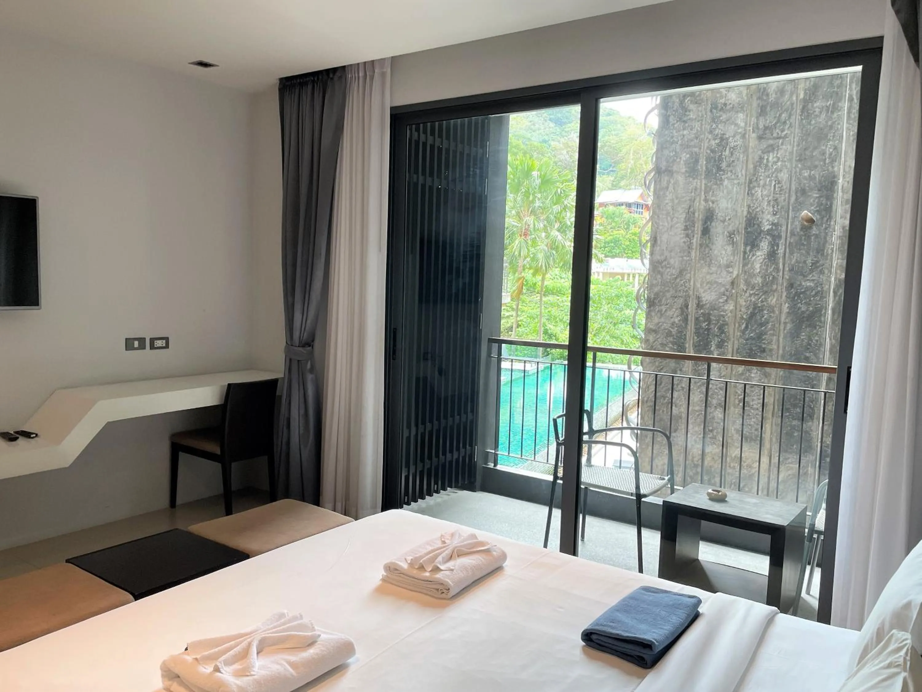 Bed in Emerald Terrace Apartments by Lofty