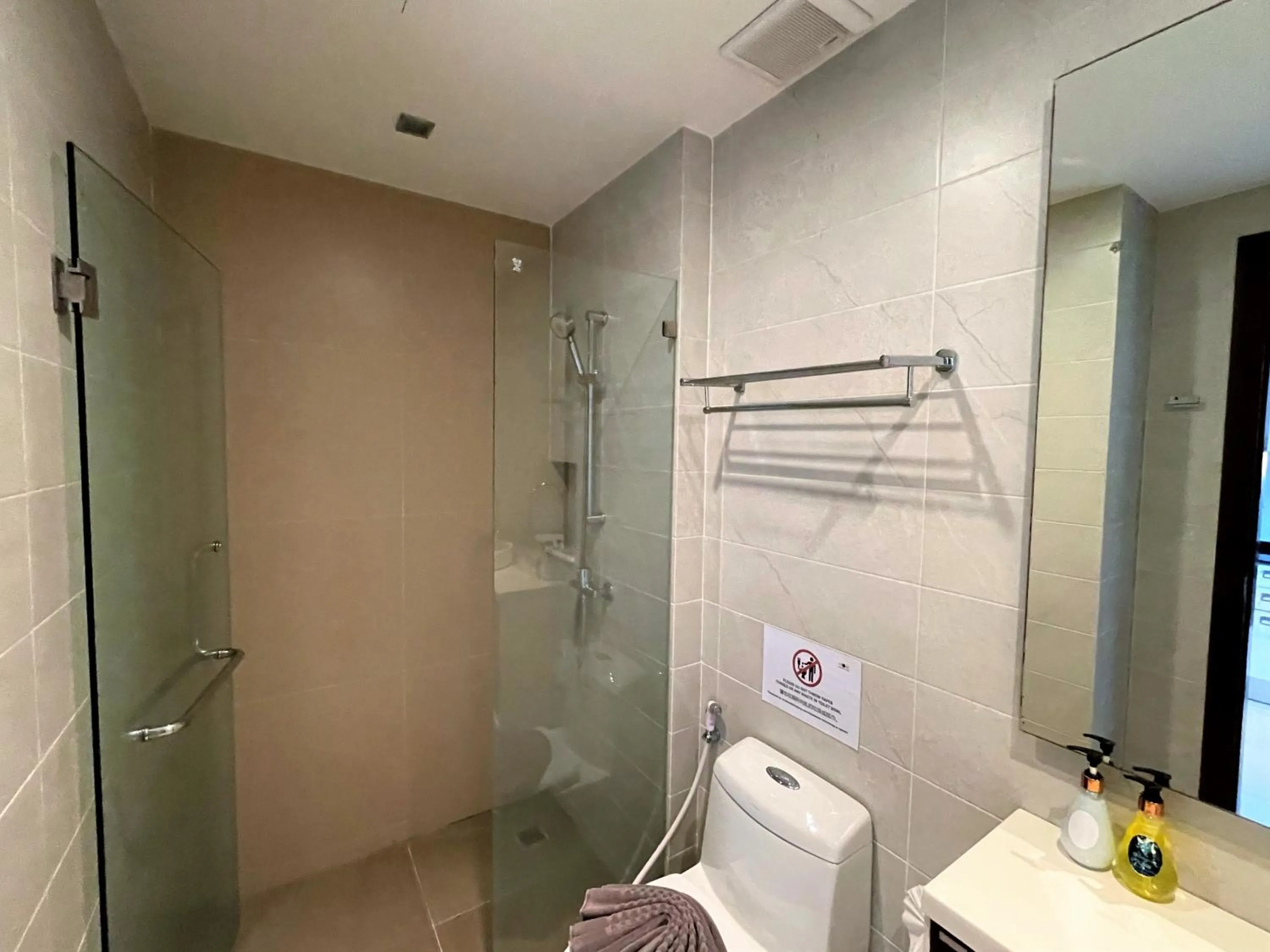 Bathroom in Emerald Terrace Apartments by Lofty