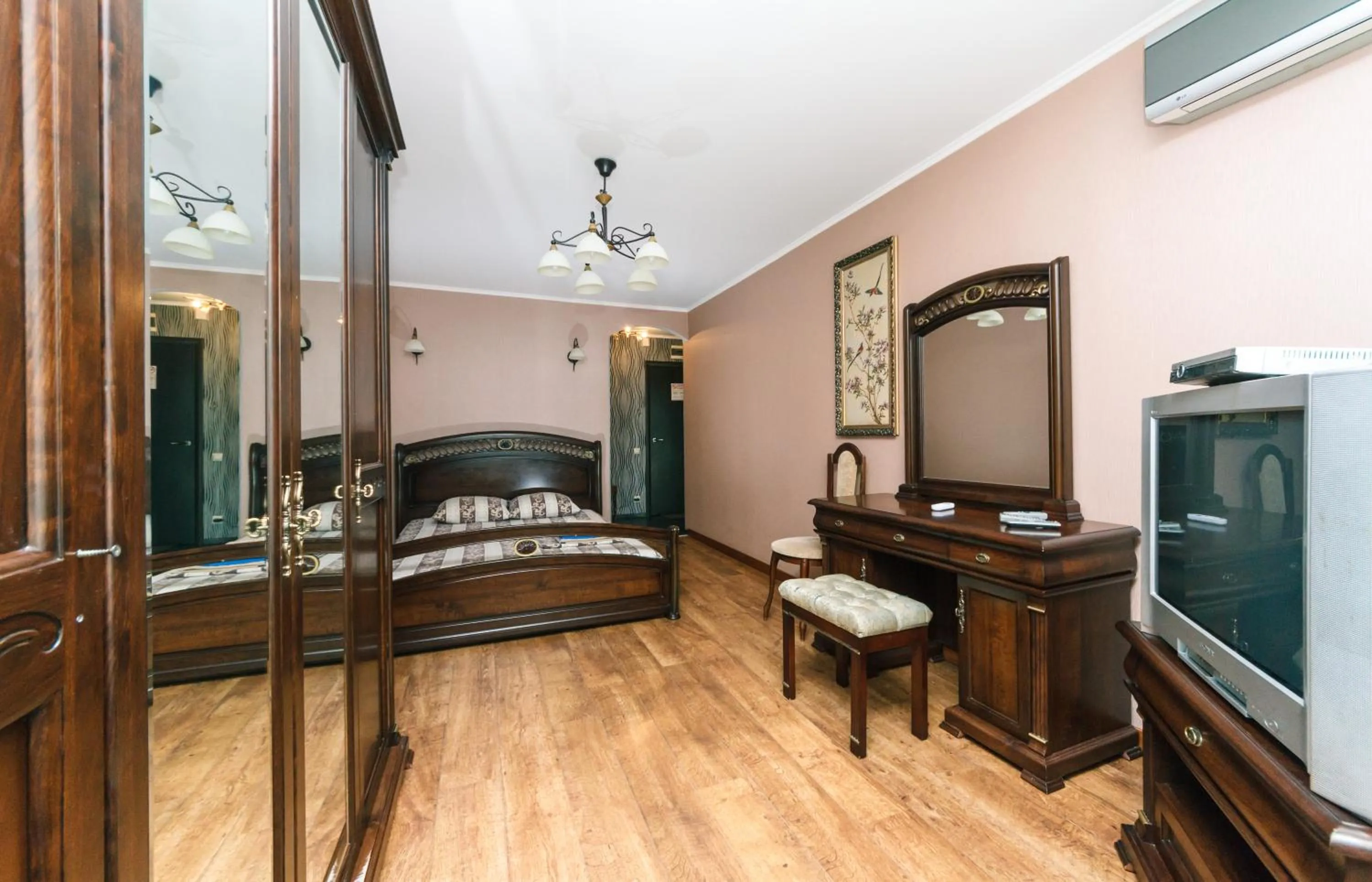 Apartment on Cheliabinska 19