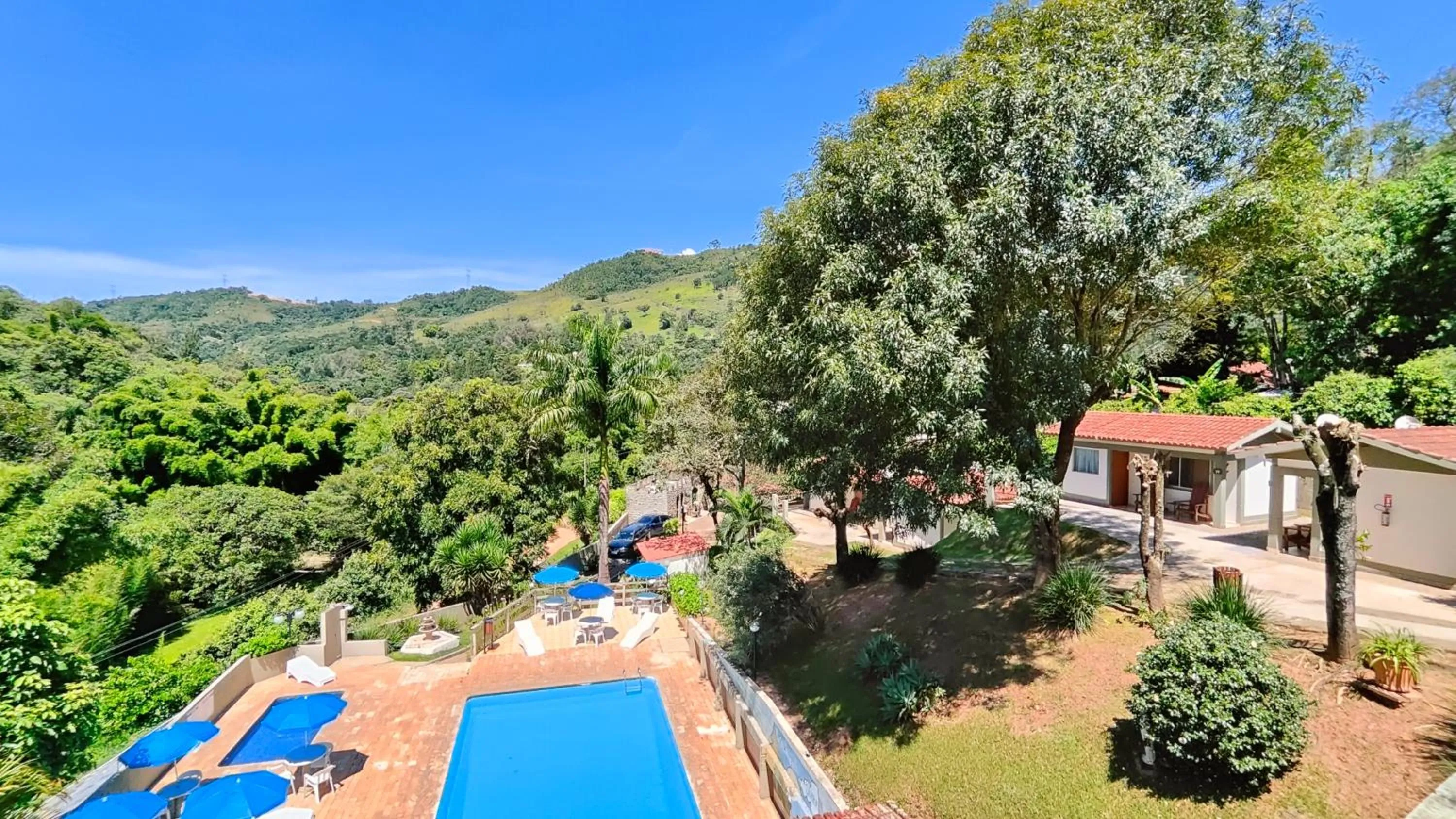 Swimming pool in Chalés Vila da Serra