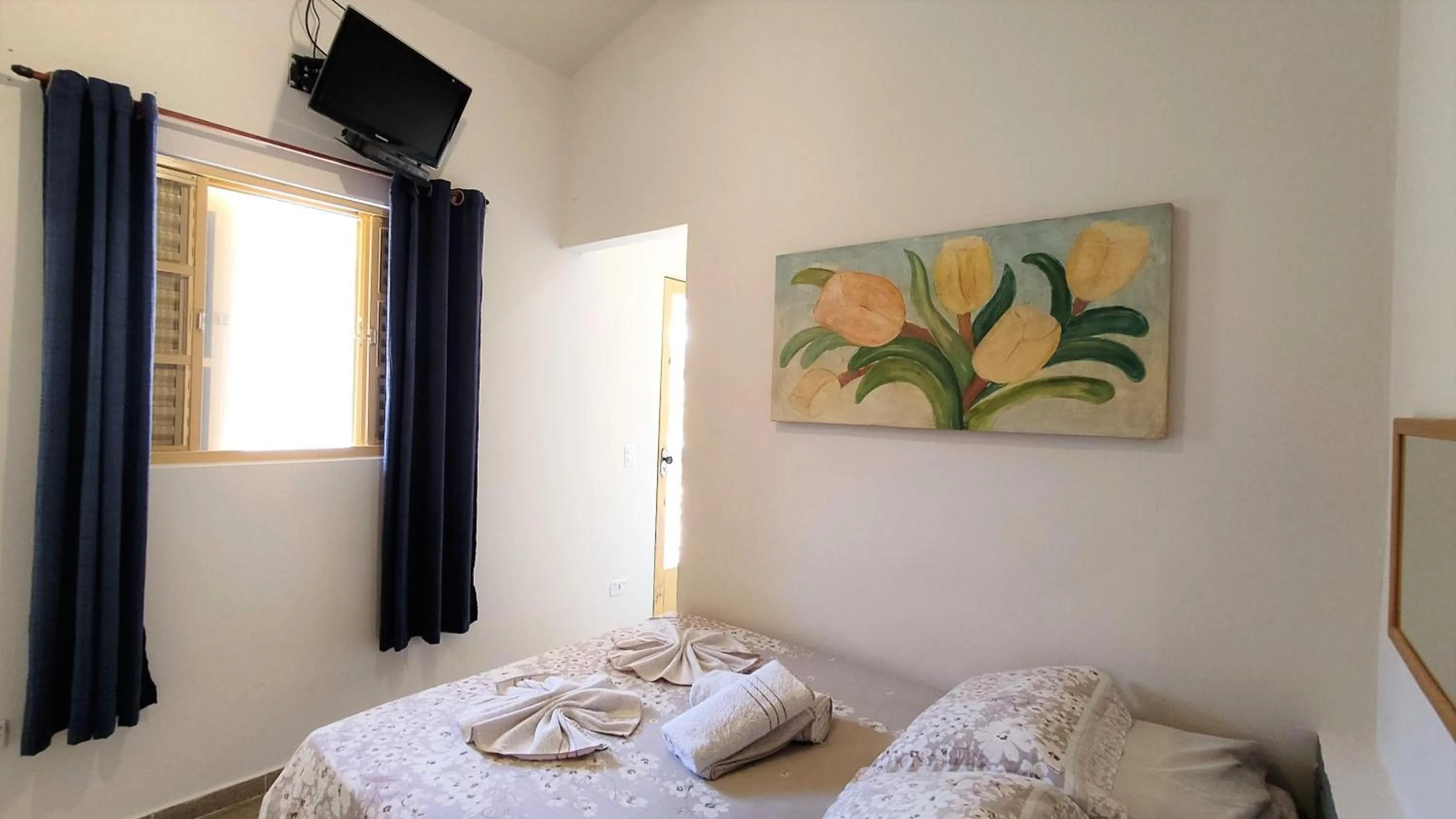 Photo of the whole room, Bed in Chalés Vila da Serra