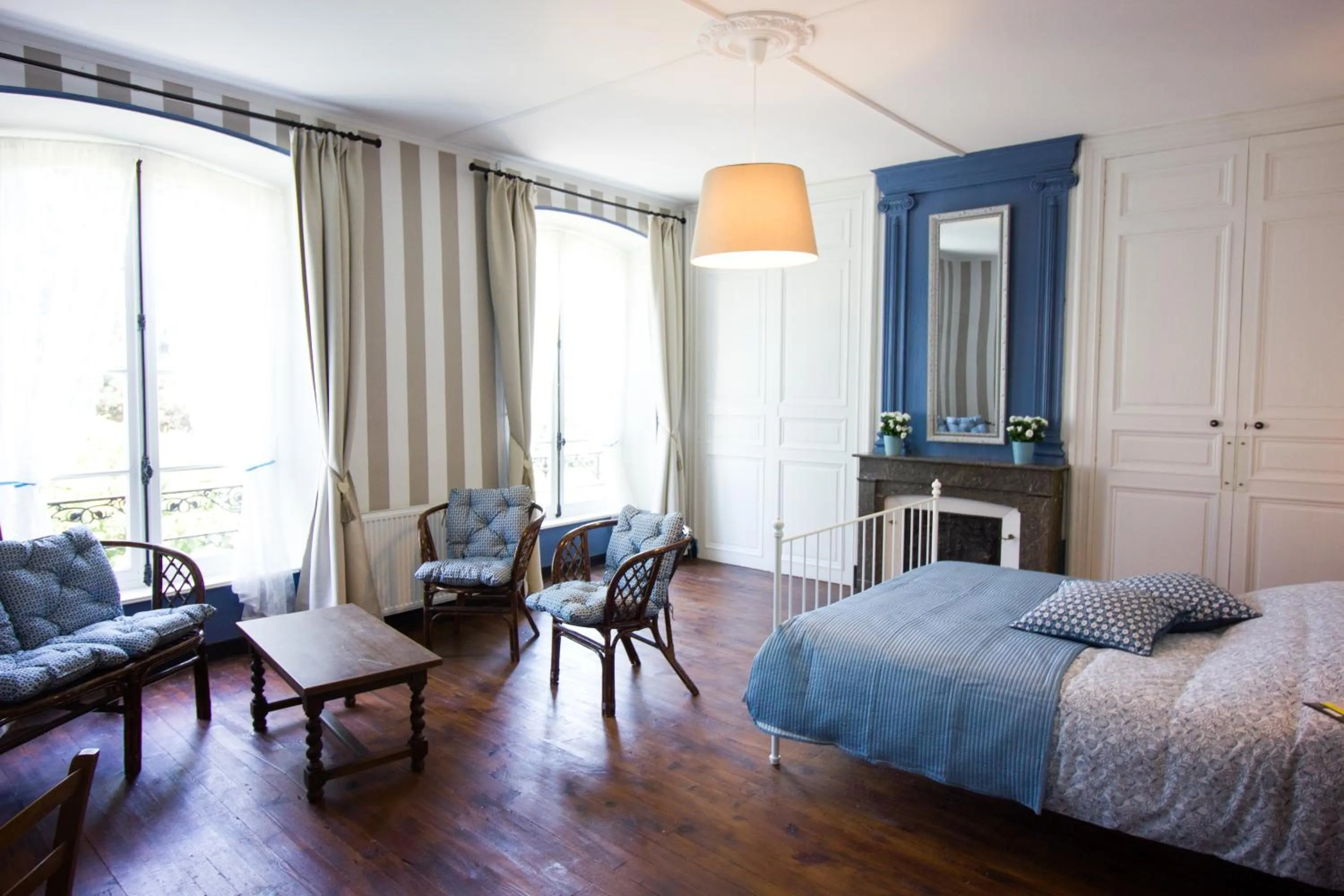 Photo of the whole room, Bed in Domaine des Lilas