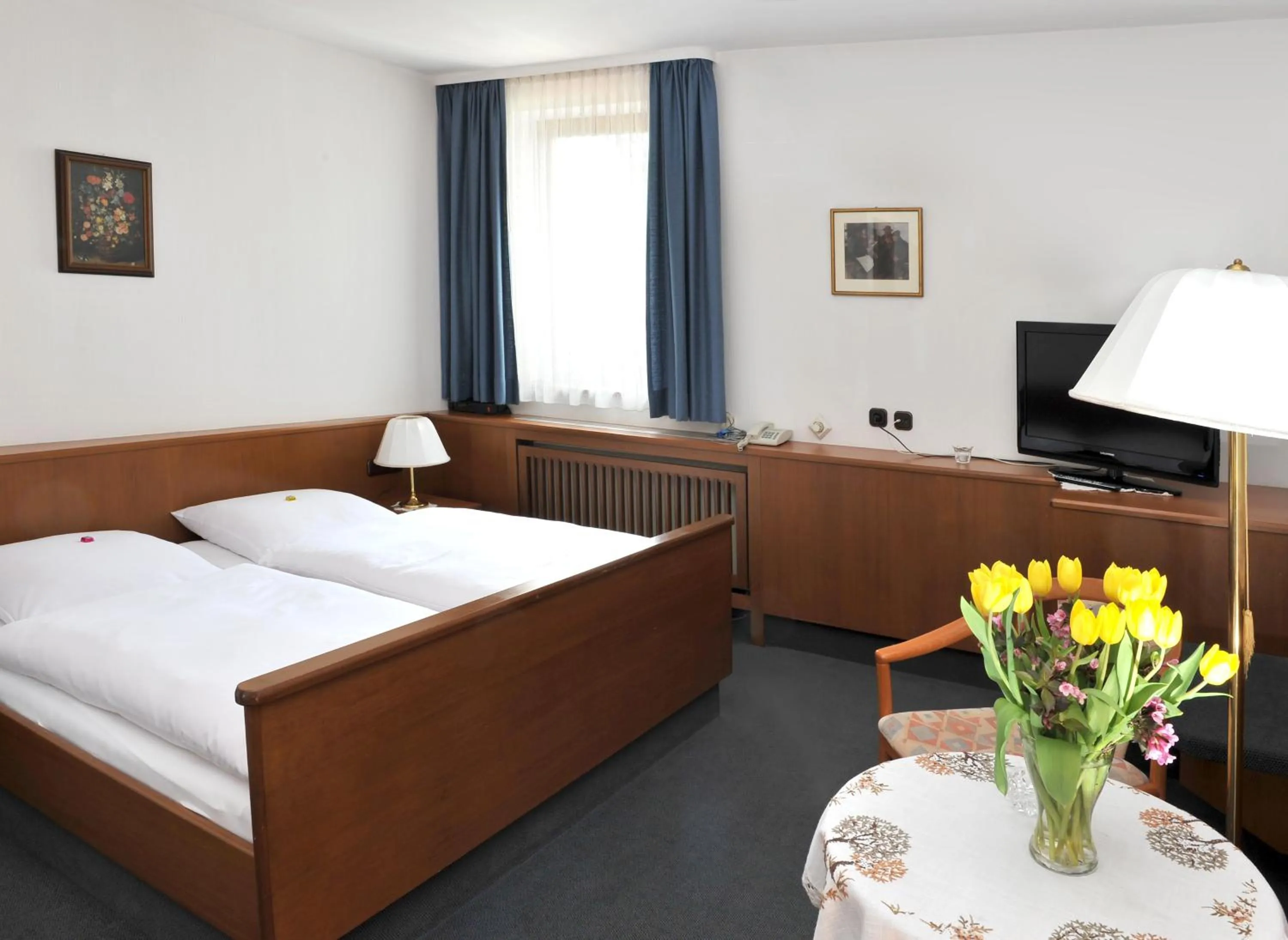 Photo of the whole room, Bed in Hotel Grüner Baum