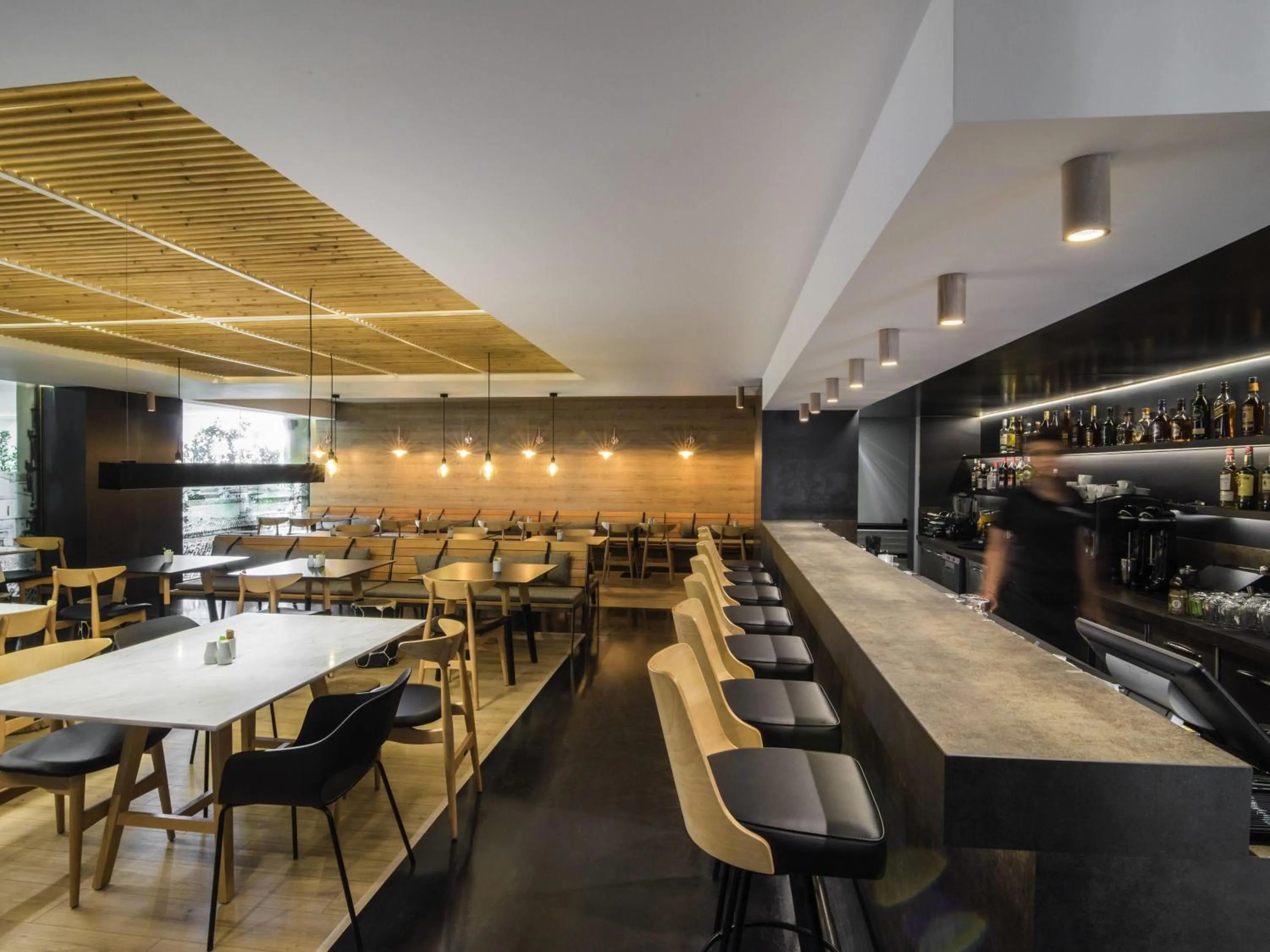 Lounge or bar in Ibis Styles Heraklion Central