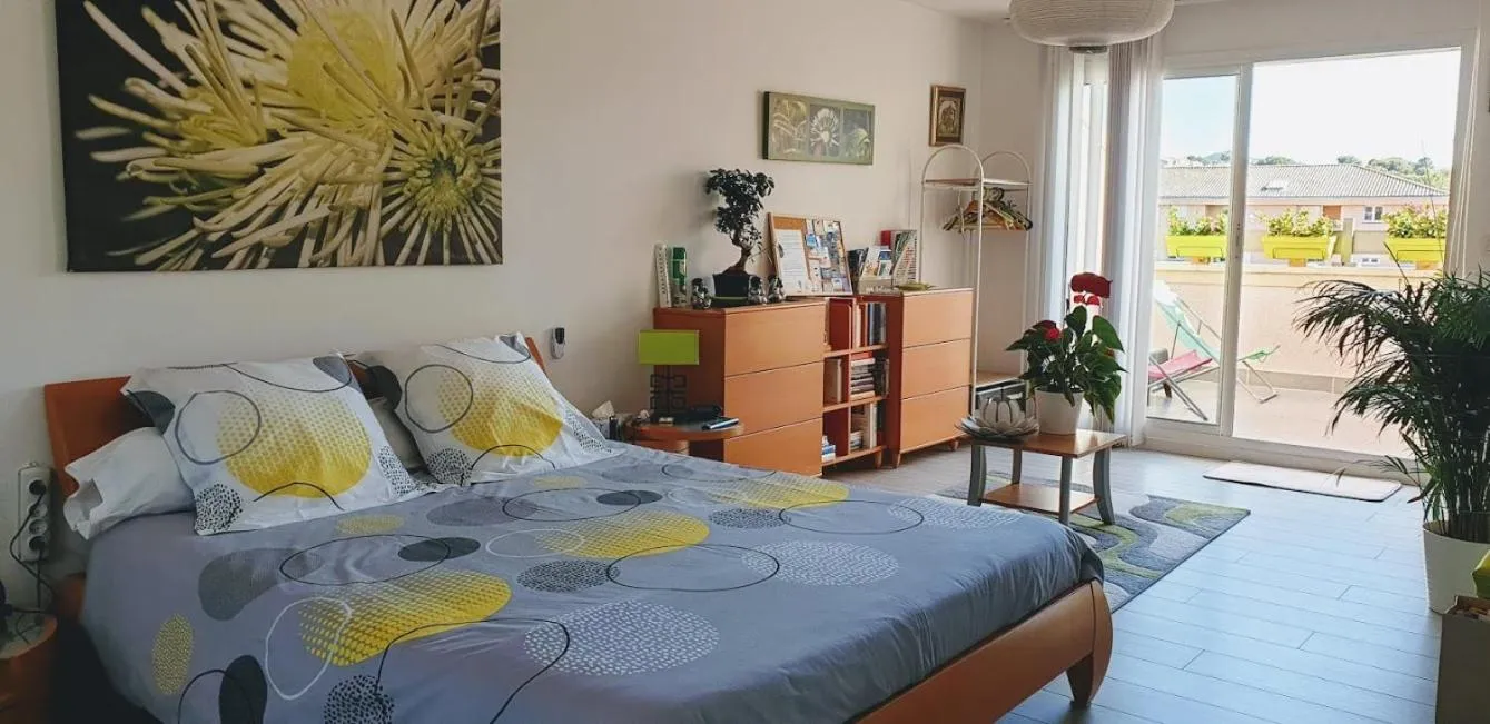 Shower, Bed in Chambres d'hôtes Chez Pat et Nanou