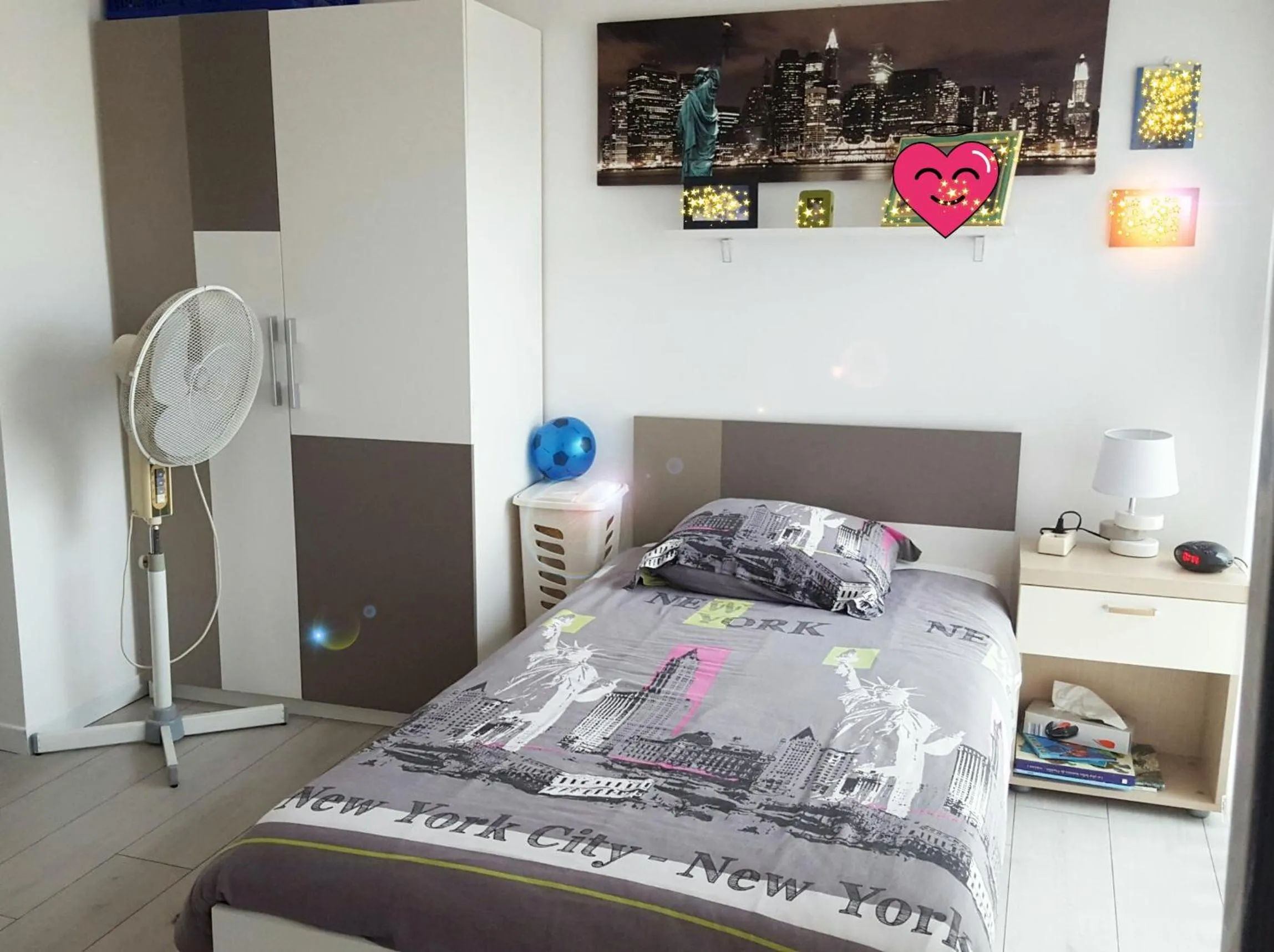 Coffee/tea facilities, Bed in Chambres d'hôtes Chez Pat et Nanou