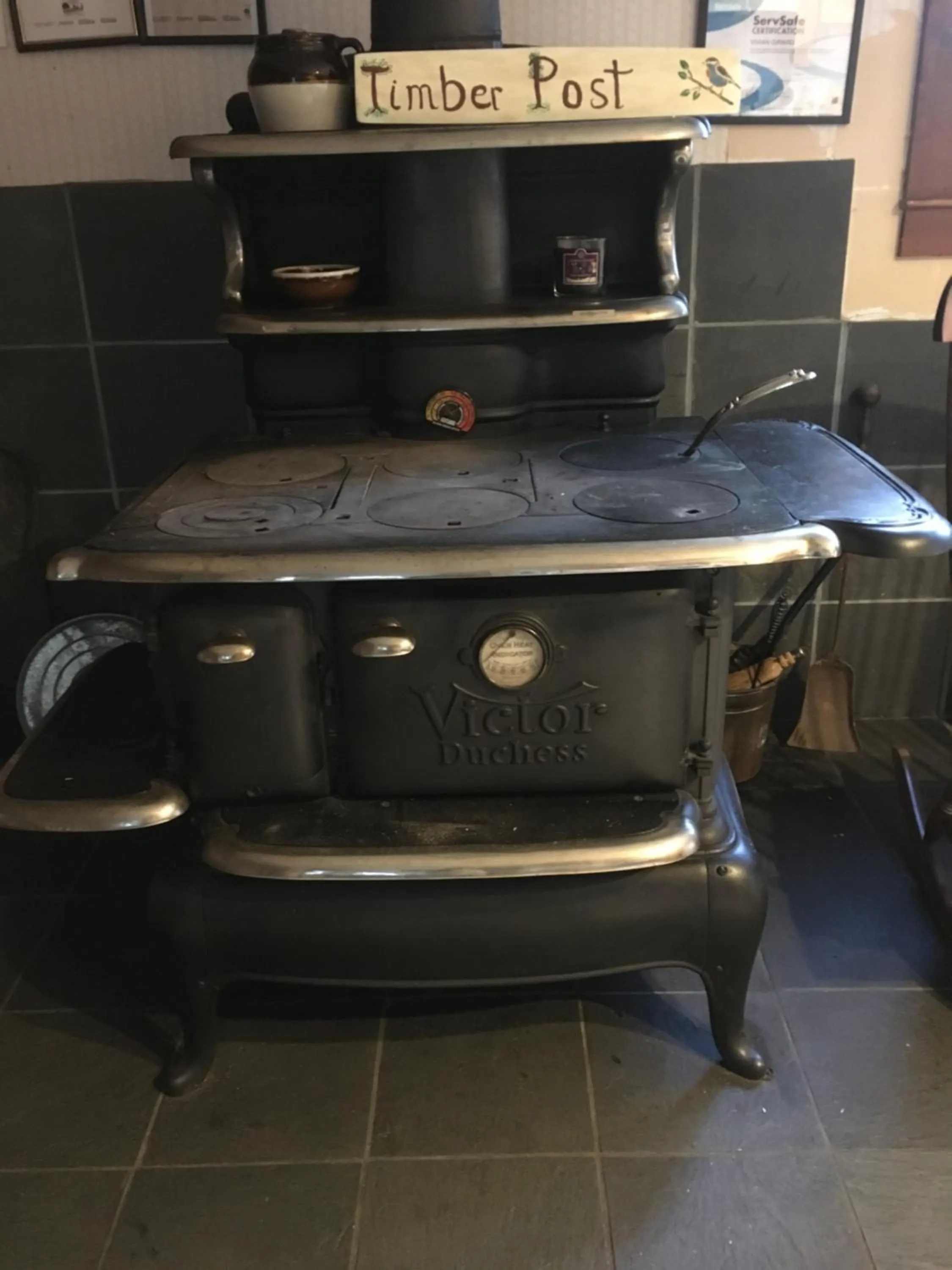 Kitchen or kitchenette in Timber Post Bed & Breakfast