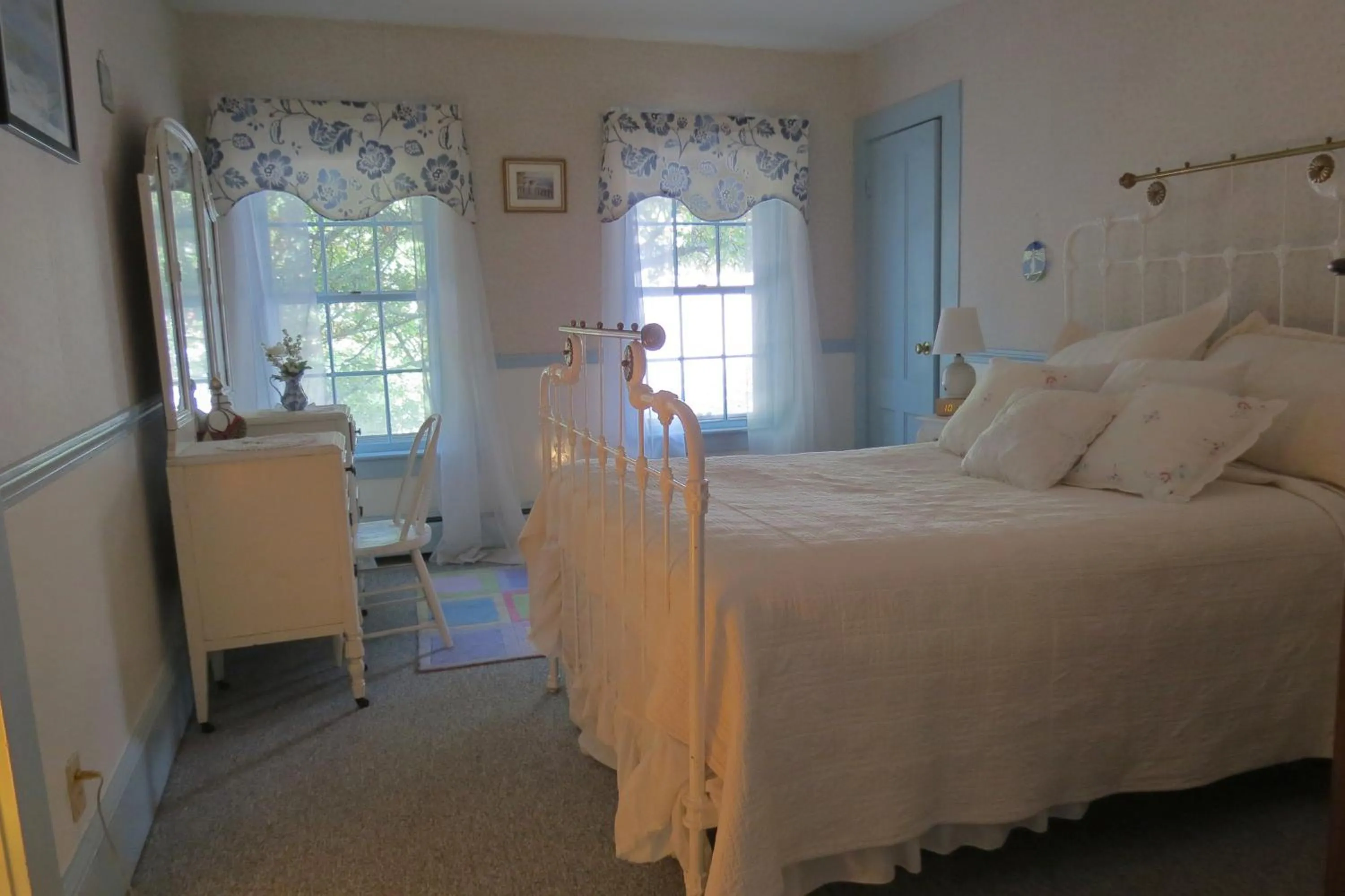 Bed in Timber Post Bed & Breakfast