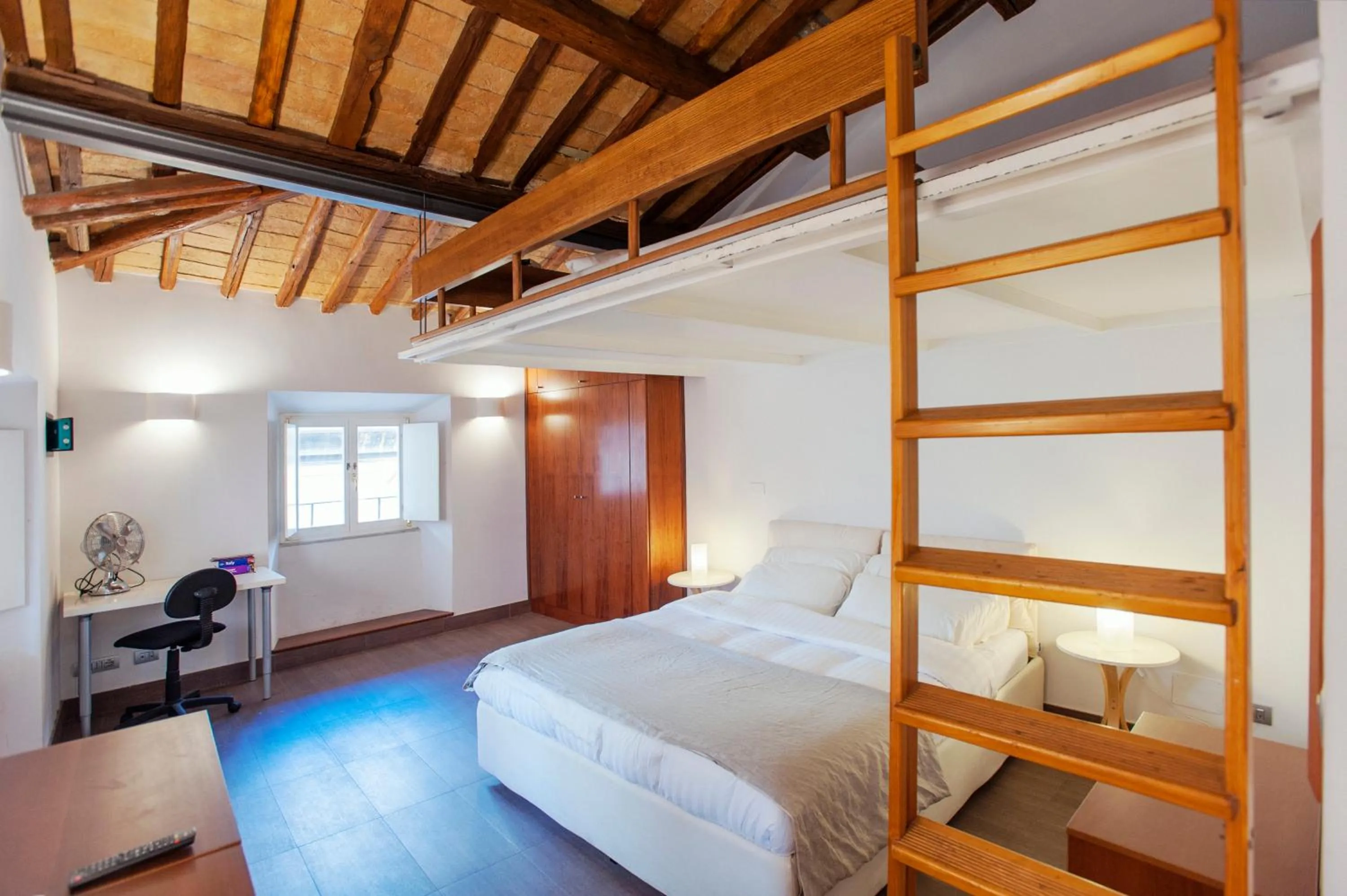 Bedroom, Bed in Domizio