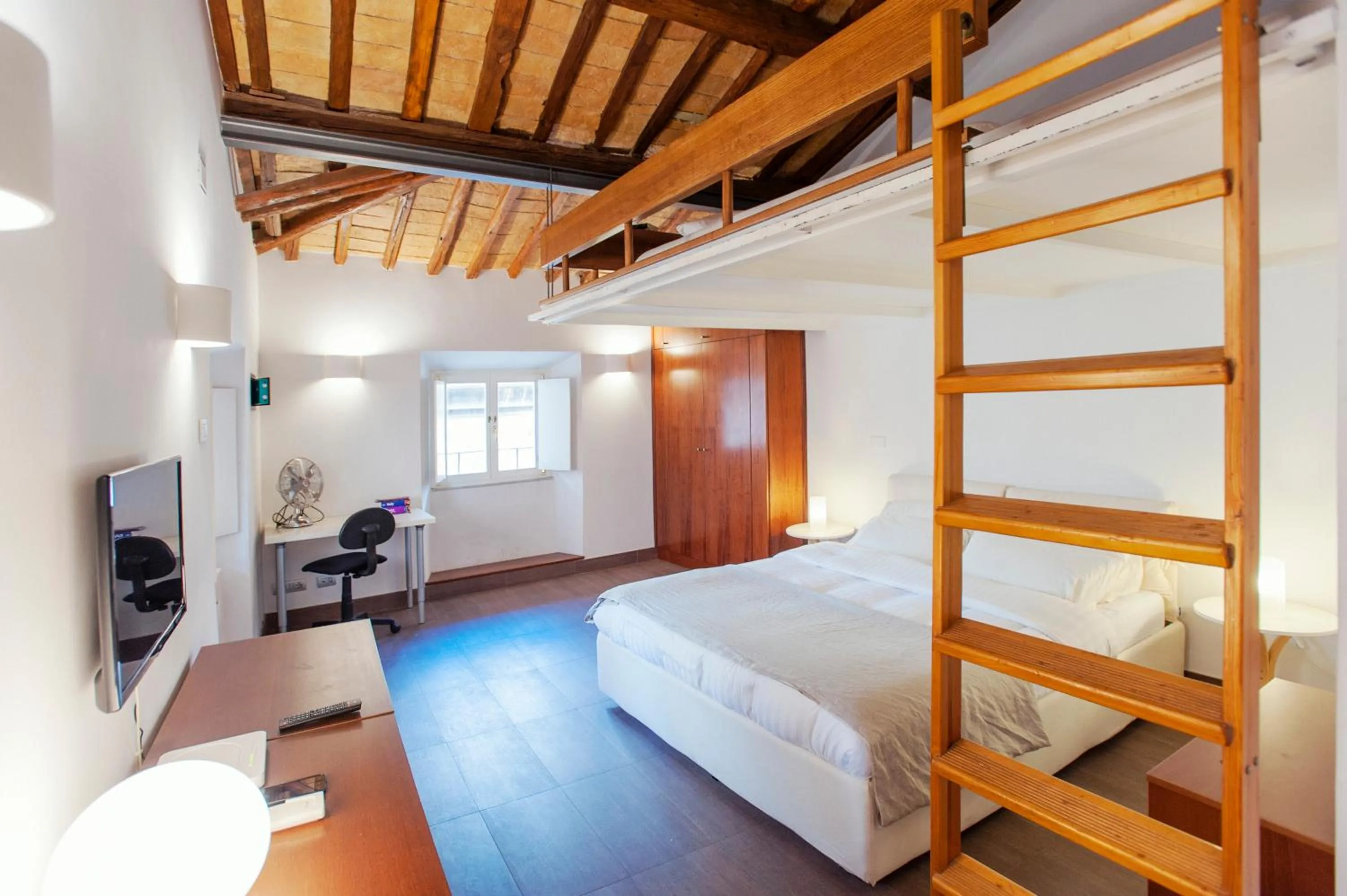 Bedroom, Bed in Domizio