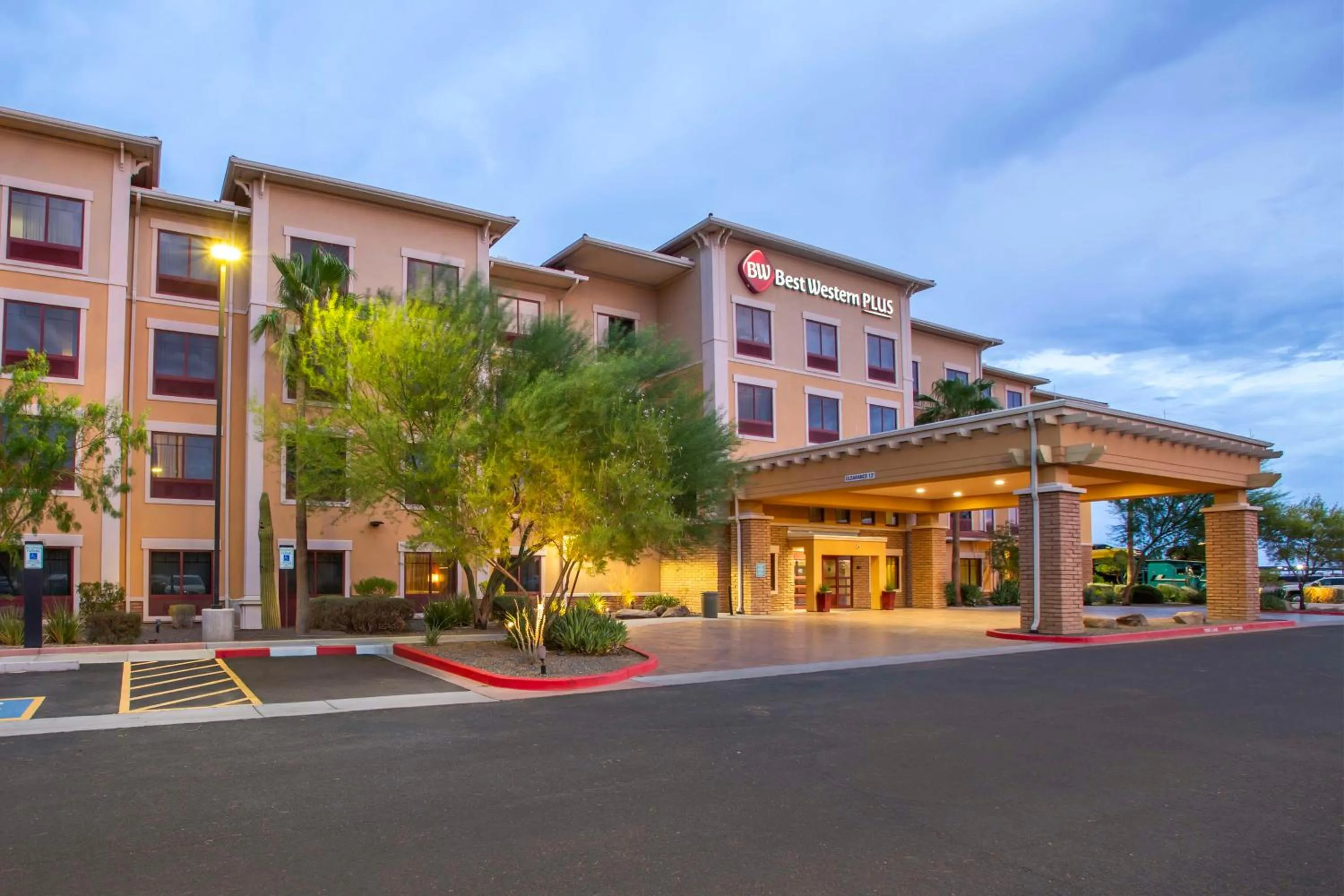 Property building in Best Western Plus Chandler Hotel & Suites