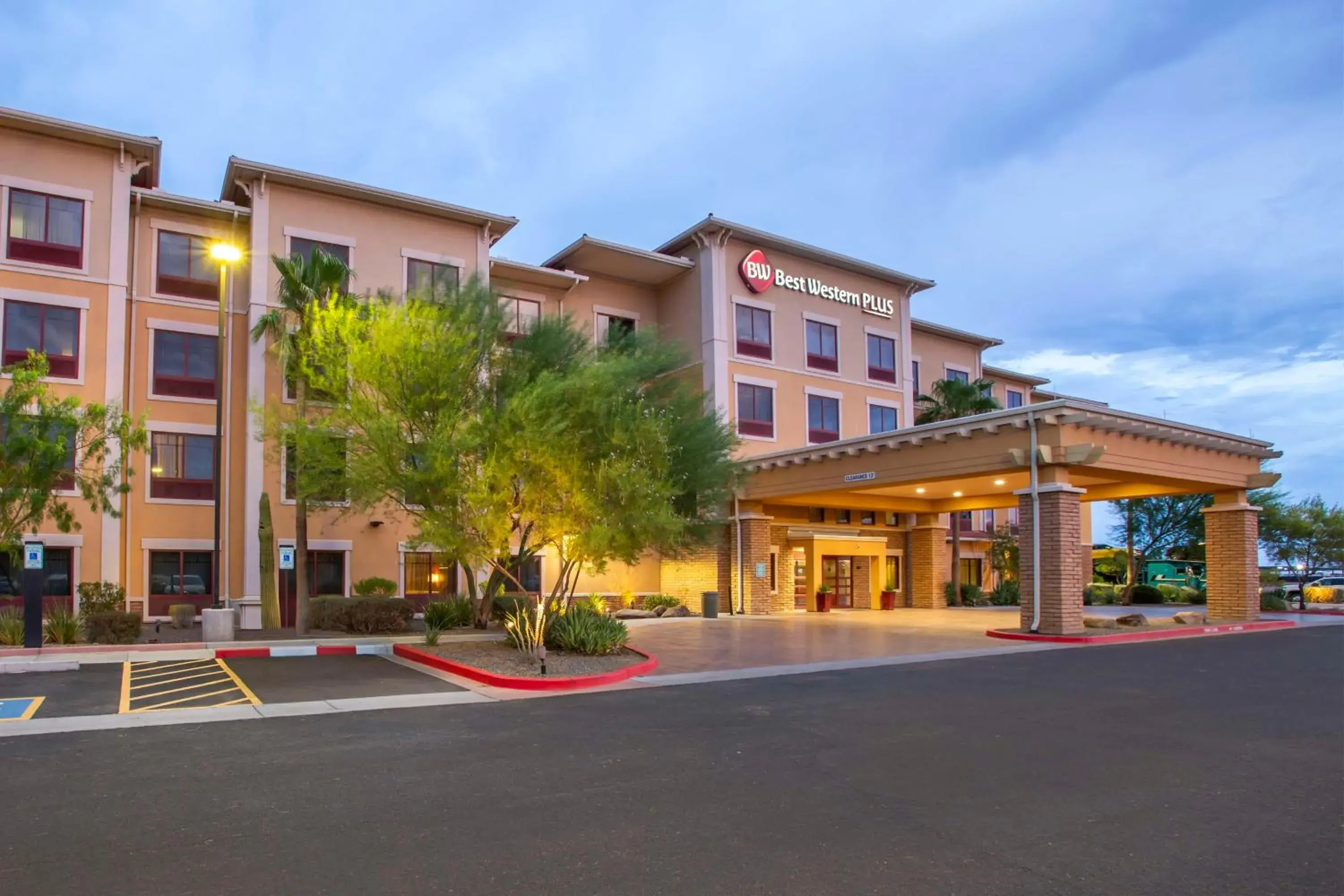 Property building in Best Western Plus Chandler Hotel & Suites Property building in Best Western Plus Chandler Hotel & Suites