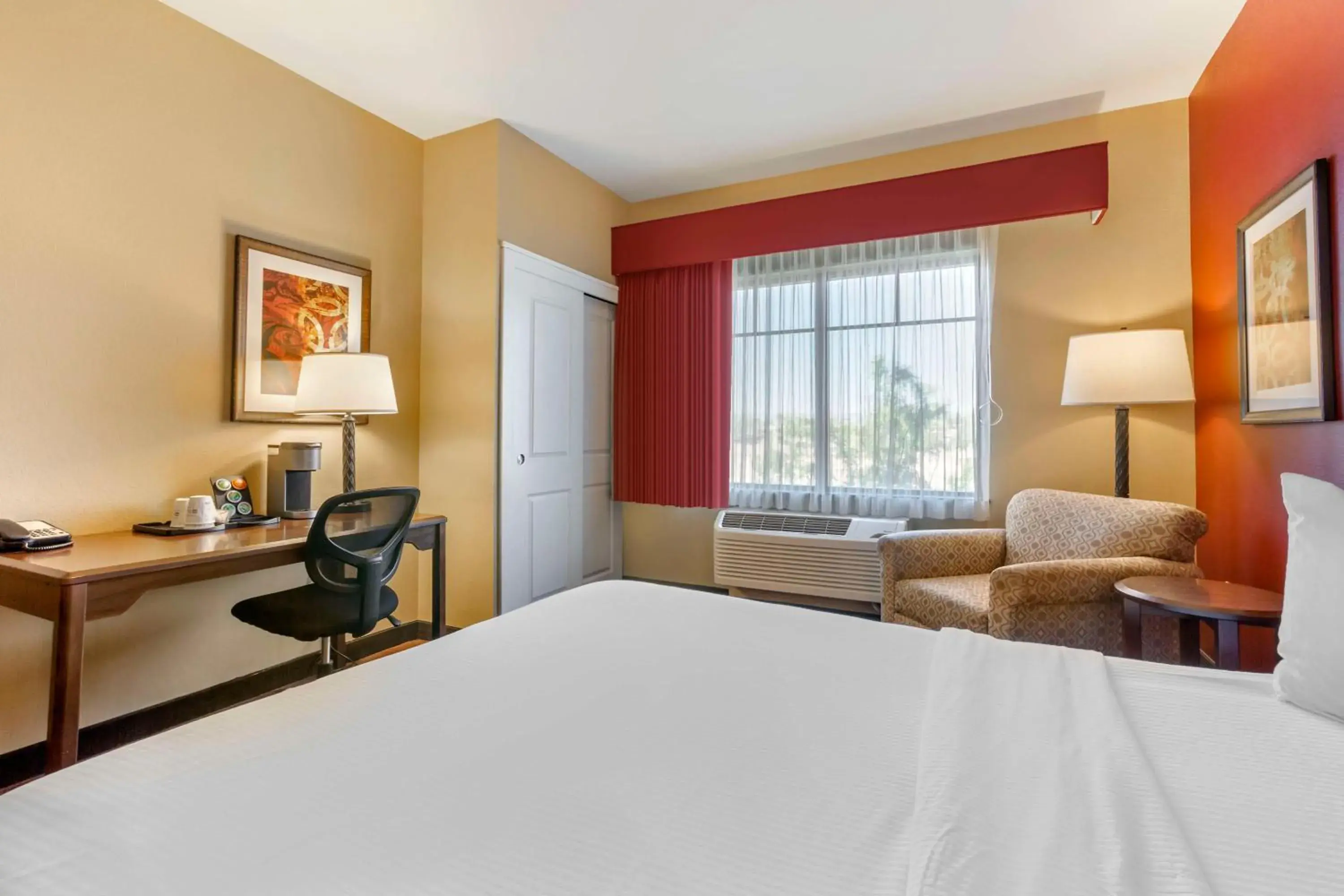 Bedroom, Bed in Best Western Plus Chandler Hotel & Suites Bedroom, Bed in Best Western Plus Chandler Hotel & Suites