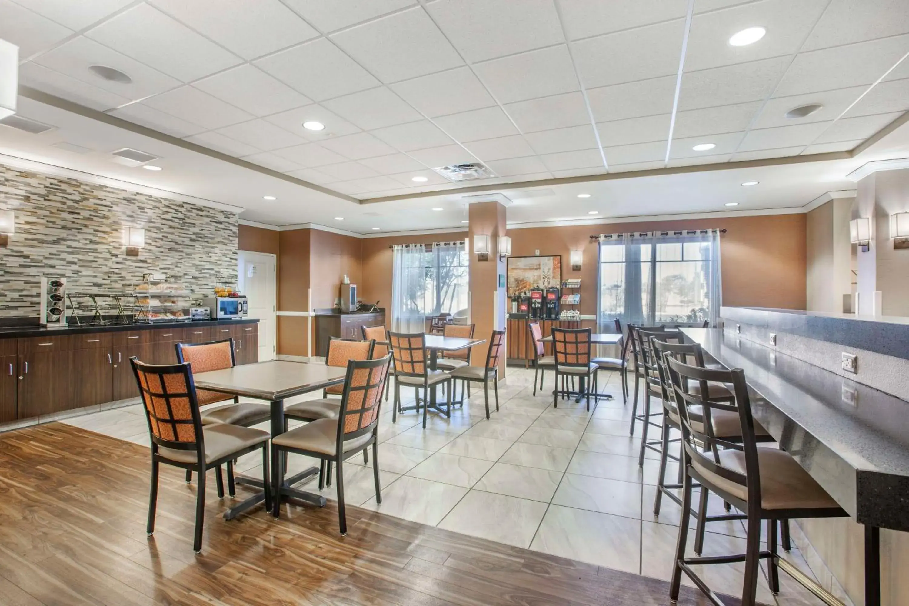 Breakfast in Best Western Plus Chandler Hotel & Suites Breakfast in Best Western Plus Chandler Hotel & Suites