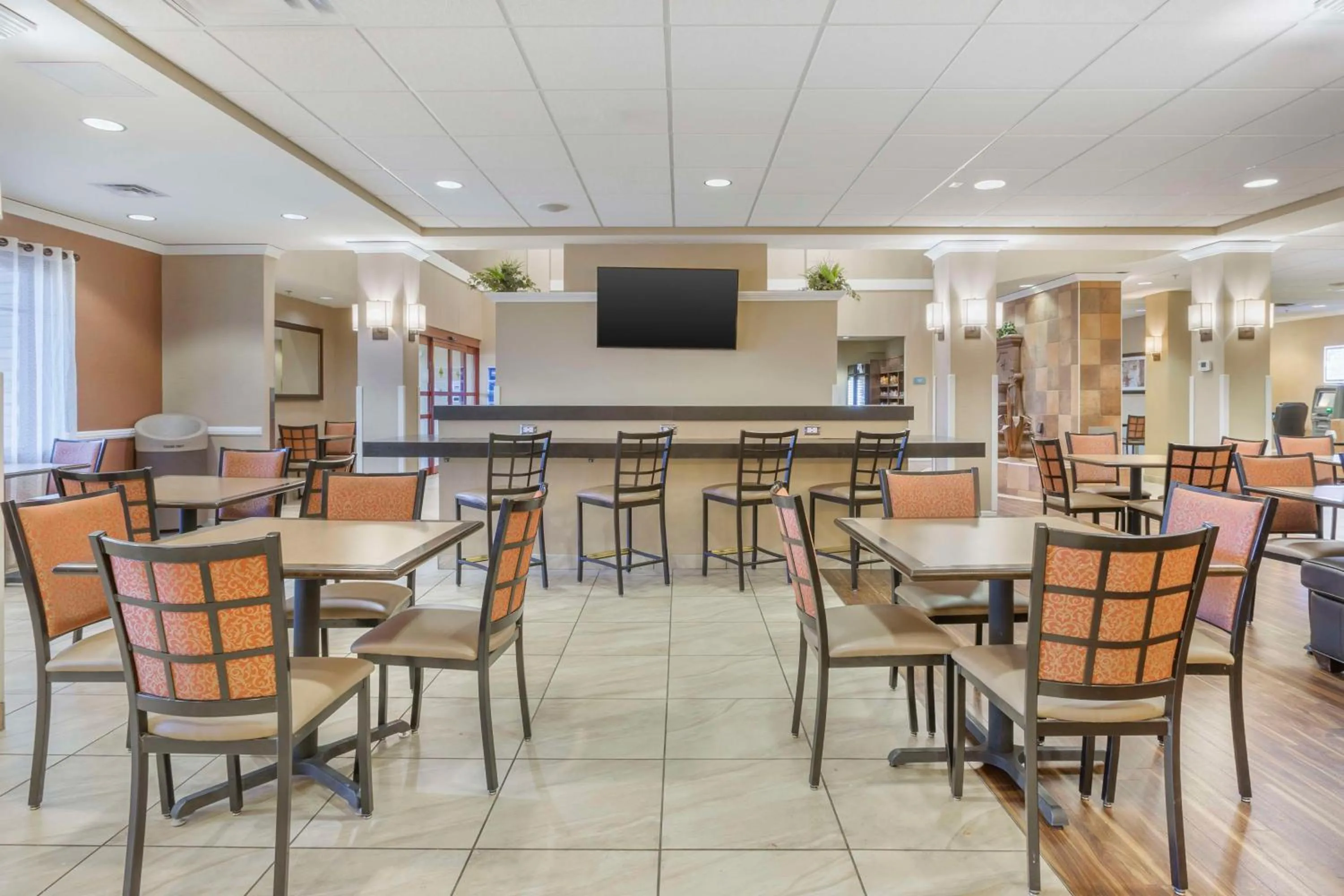 Breakfast in Best Western Plus Chandler Hotel & Suites