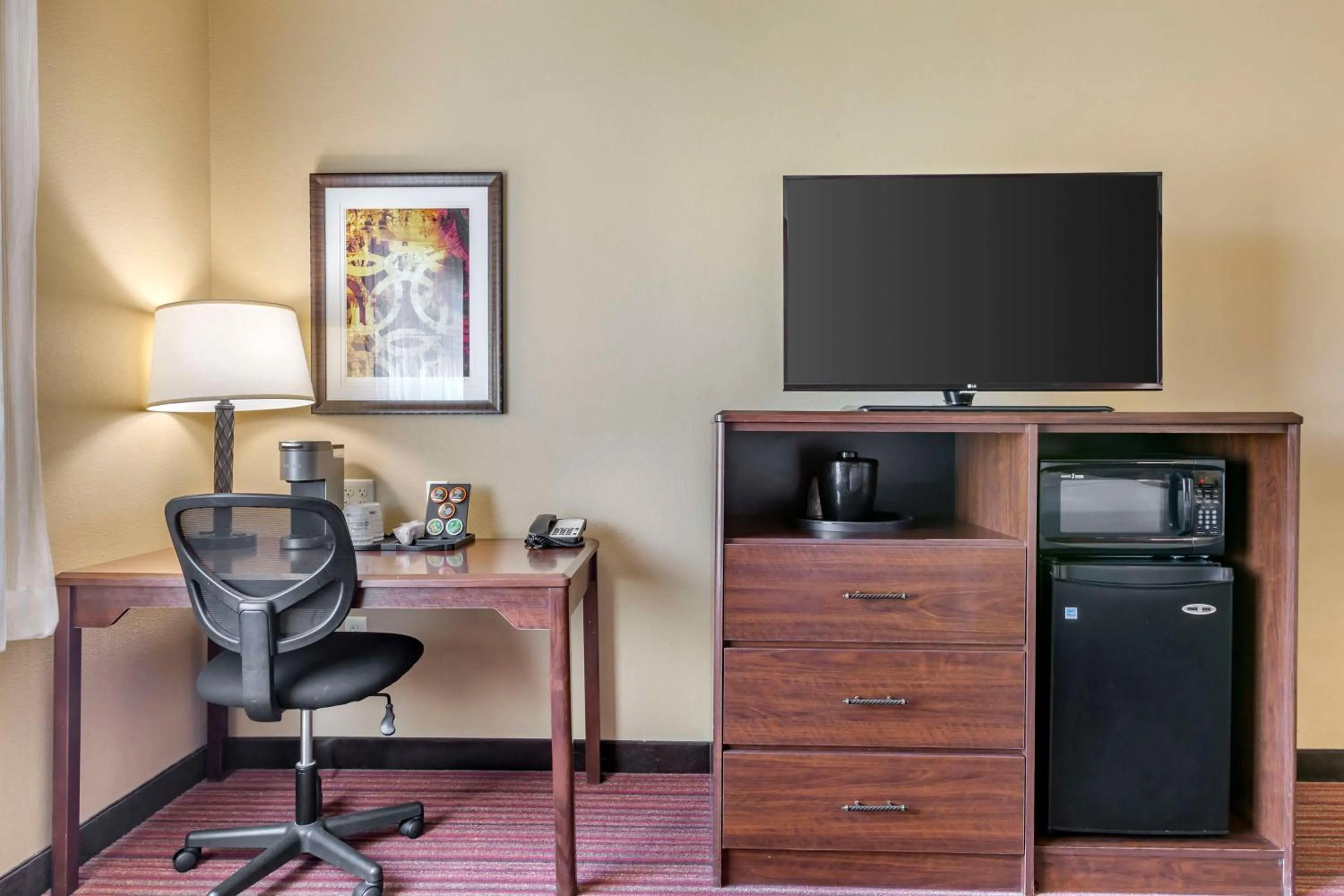 Bedroom in Best Western Plus Chandler Hotel & Suites