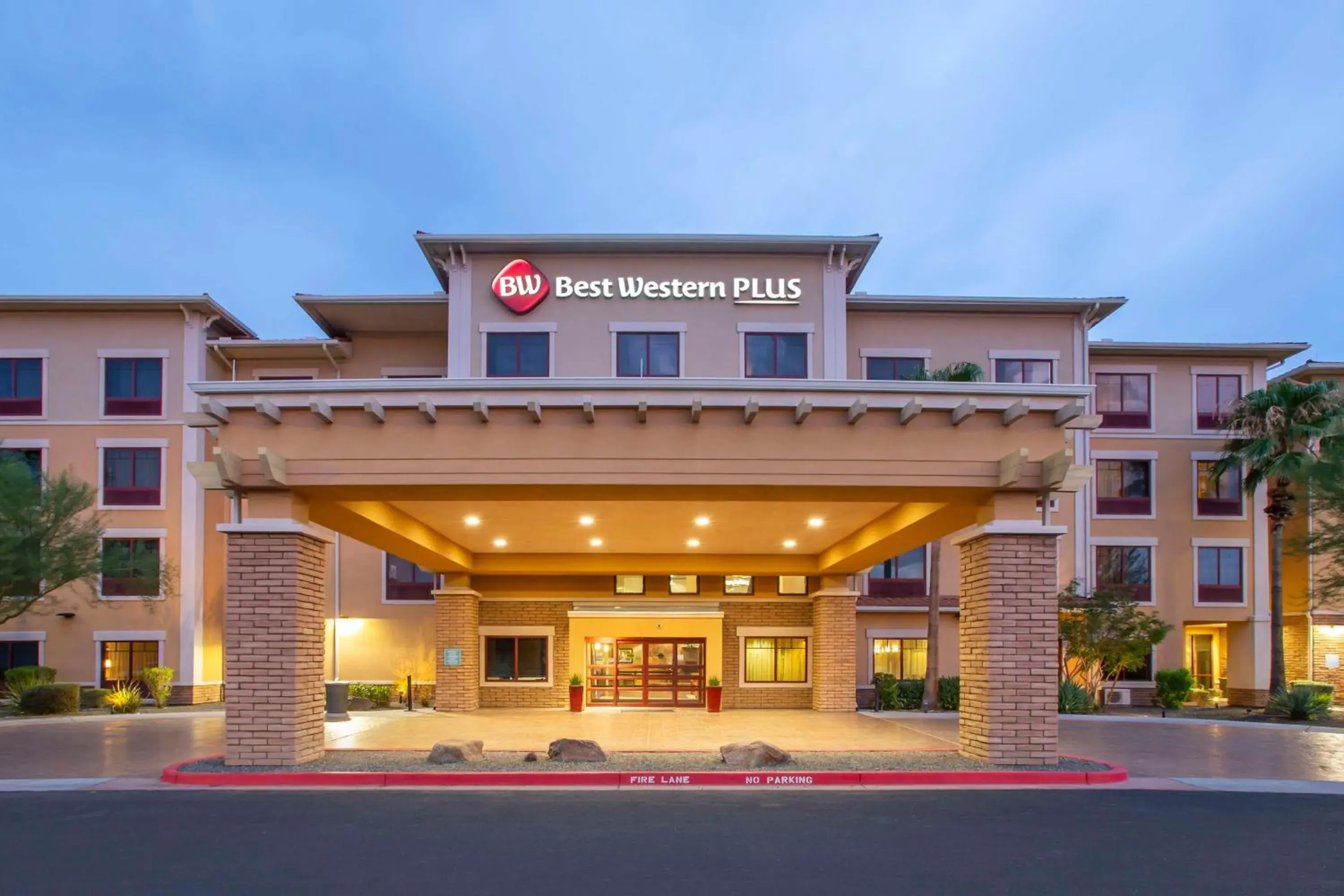 Property building in Best Western Plus Chandler Hotel & Suites Property building in Best Western Plus Chandler Hotel & Suites