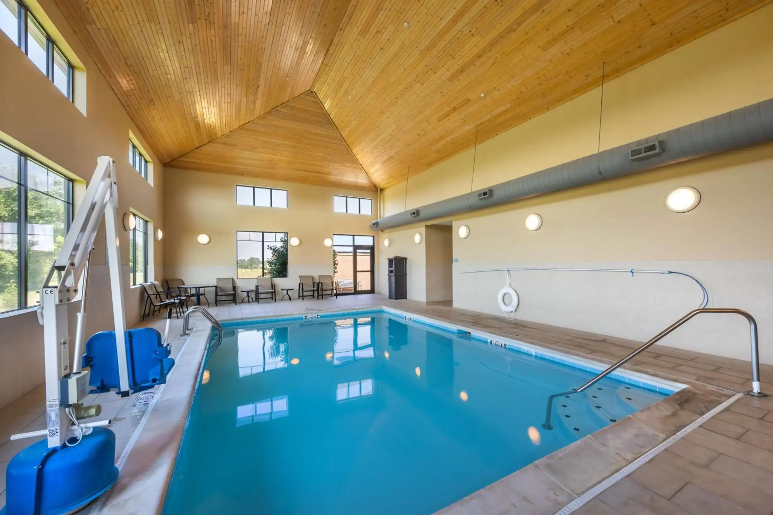 Pool view in Best Western Plus Tuscumbia/Muscle Shoals Hotel & Suites Pool view in Best Western Plus Tuscumbia/Muscle Shoals Hotel & Suites