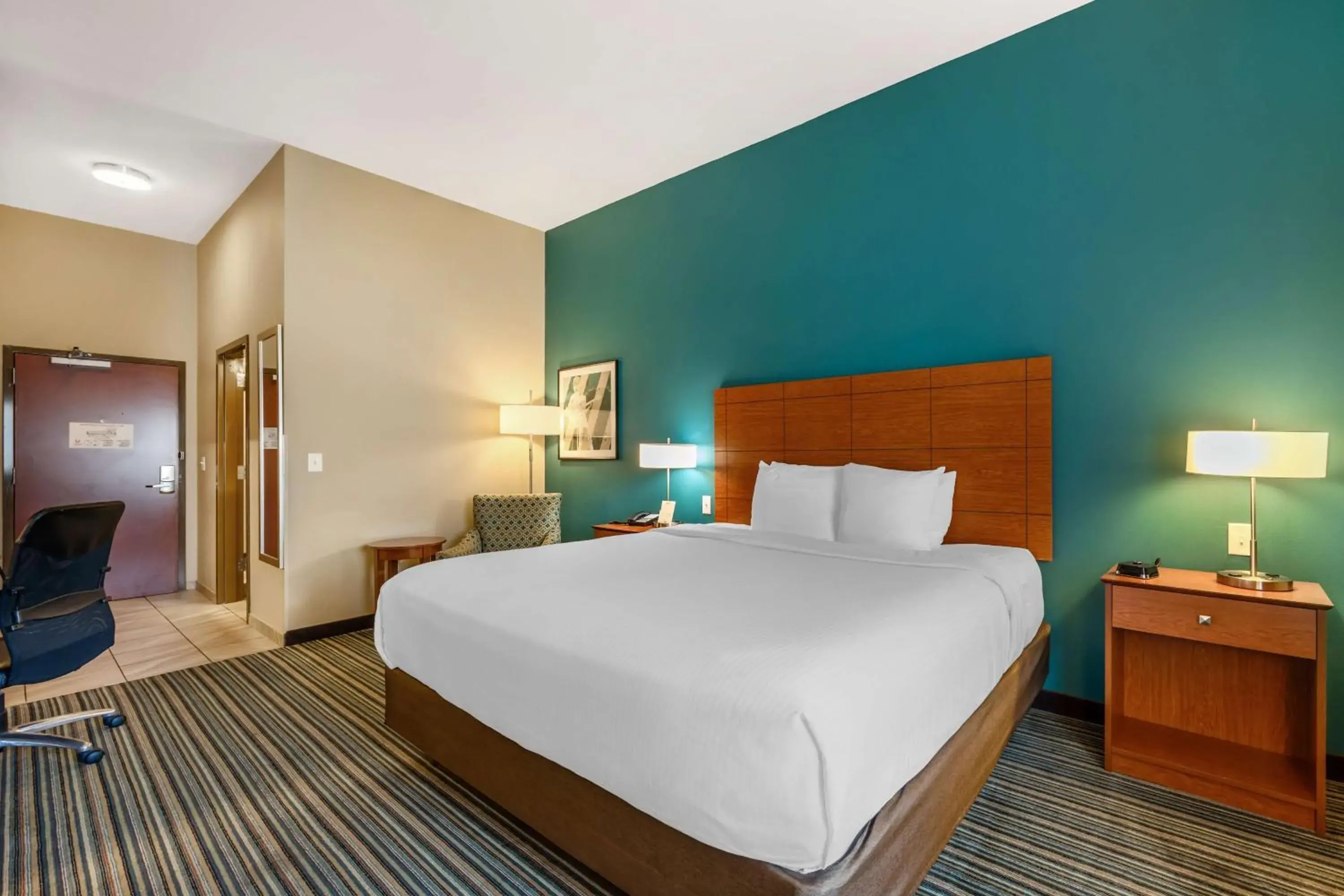 Bedroom, Bed in Best Western Plus Tuscumbia/Muscle Shoals Hotel & Suites Bedroom, Bed in Best Western Plus Tuscumbia/Muscle Shoals Hotel & Suites