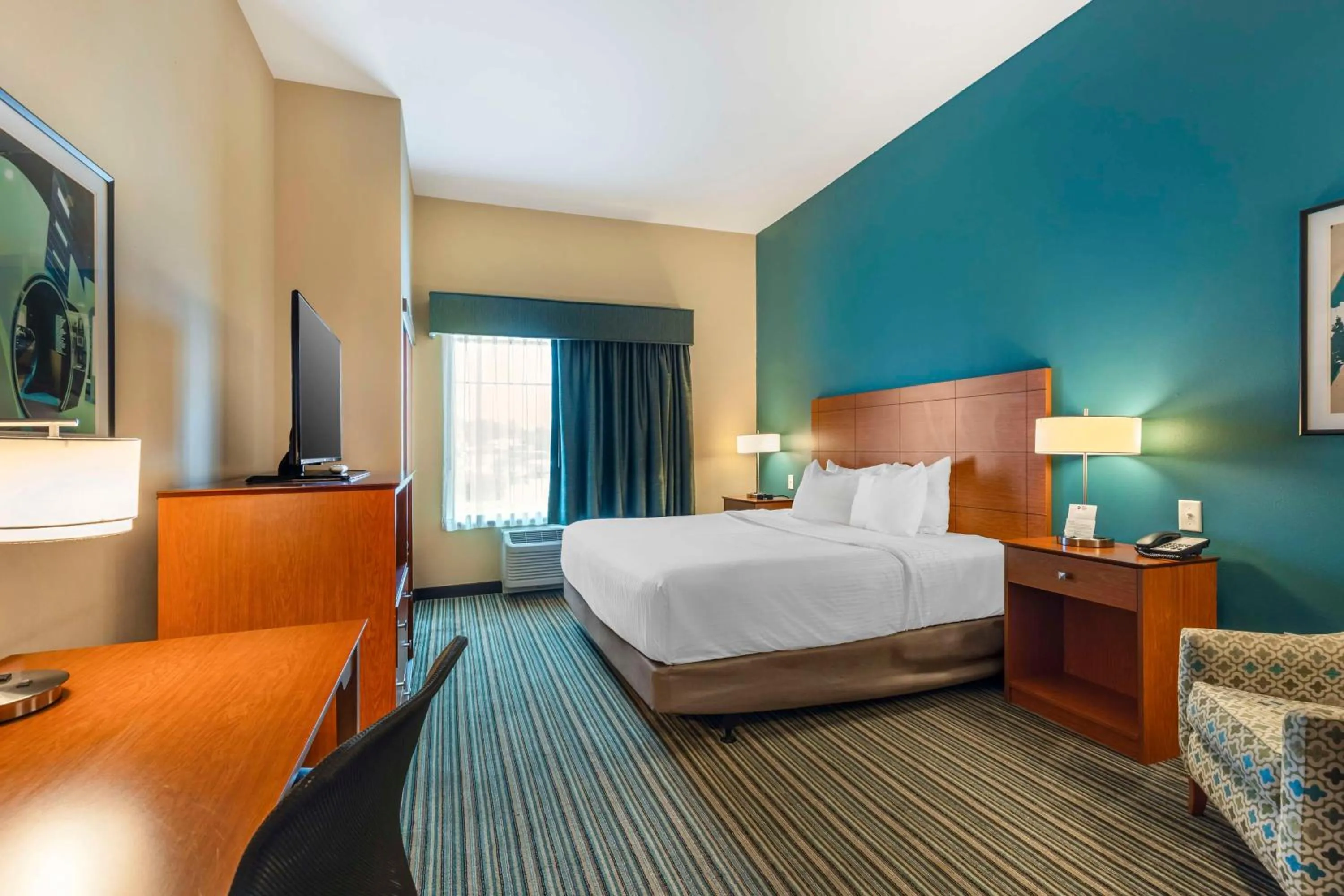 Bedroom, Bed in Best Western Plus Tuscumbia/Muscle Shoals Hotel & Suites