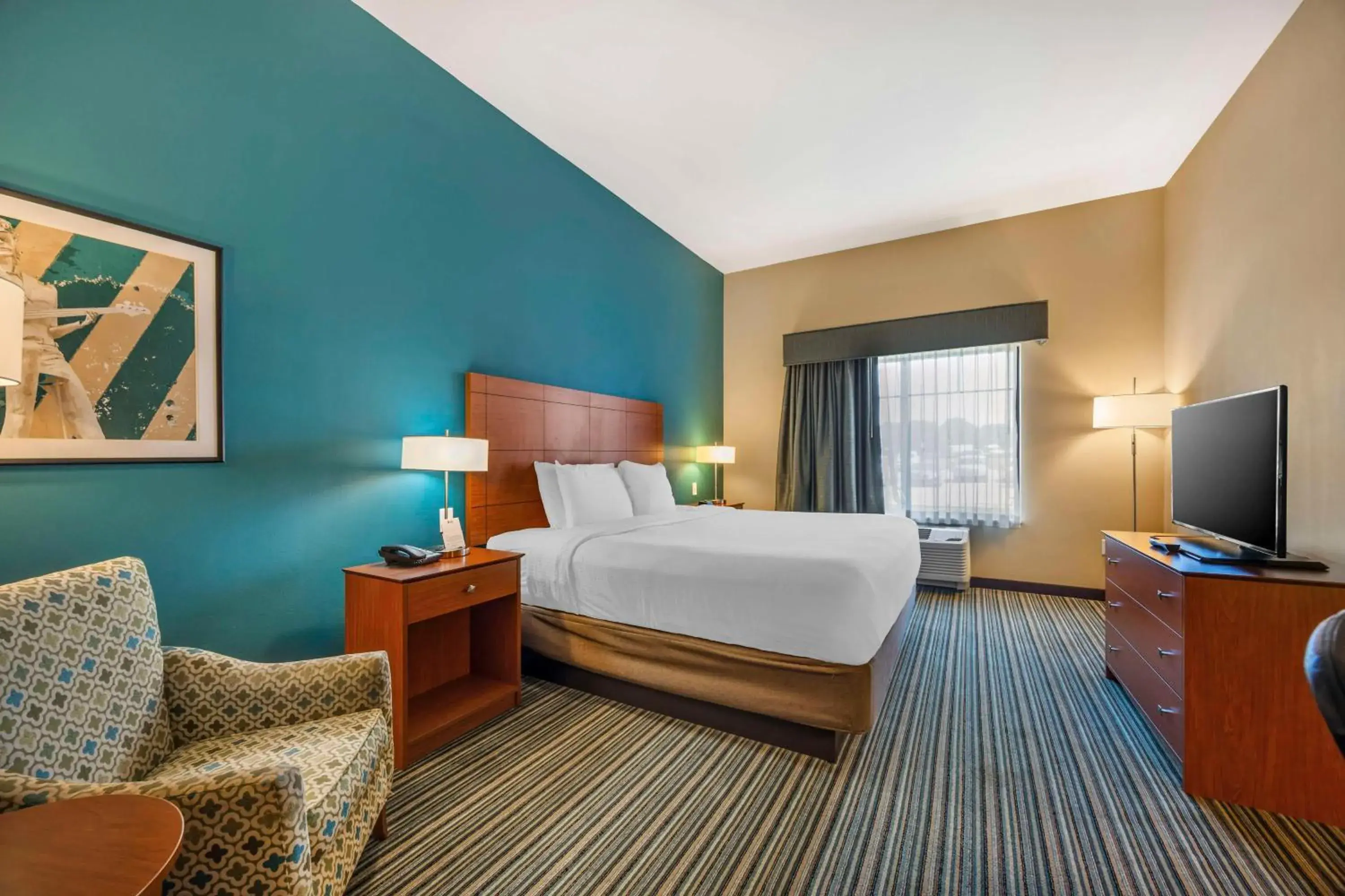 Bedroom, Bed in Best Western Plus Tuscumbia/Muscle Shoals Hotel & Suites Bedroom, Bed in Best Western Plus Tuscumbia/Muscle Shoals Hotel & Suites