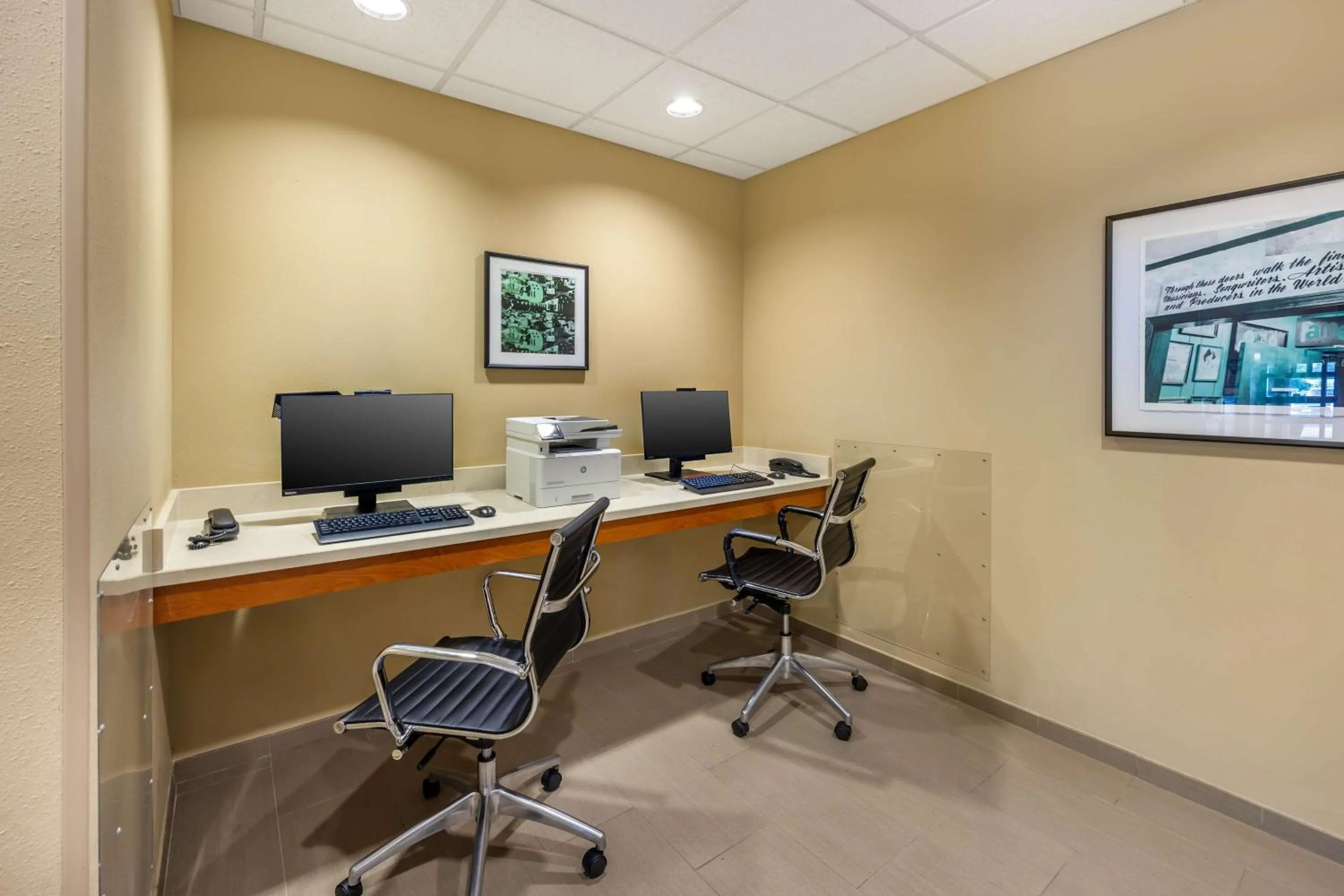 Business facilities in Best Western Plus Tuscumbia/Muscle Shoals Hotel & Suites