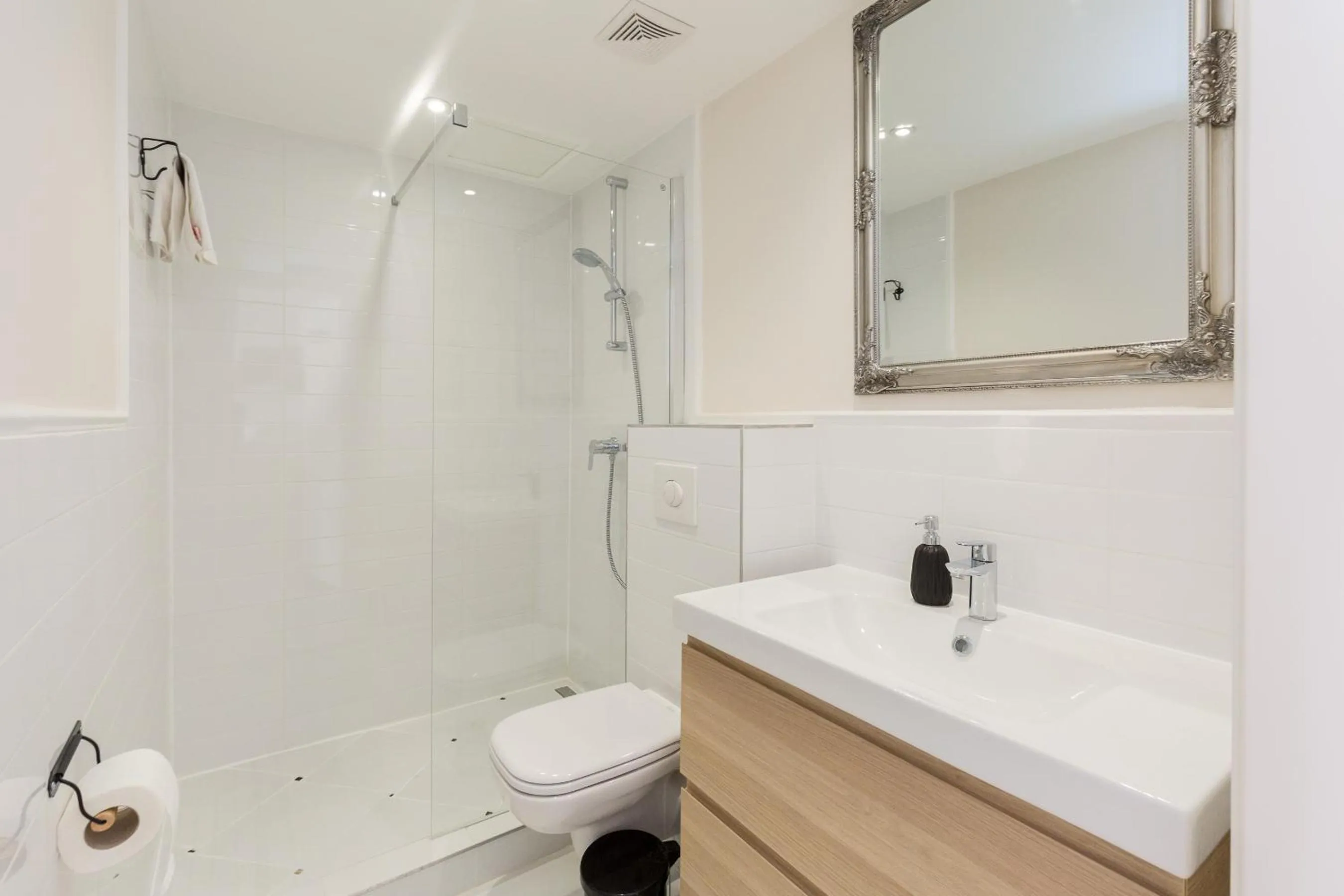 Bathroom in Otto Studios