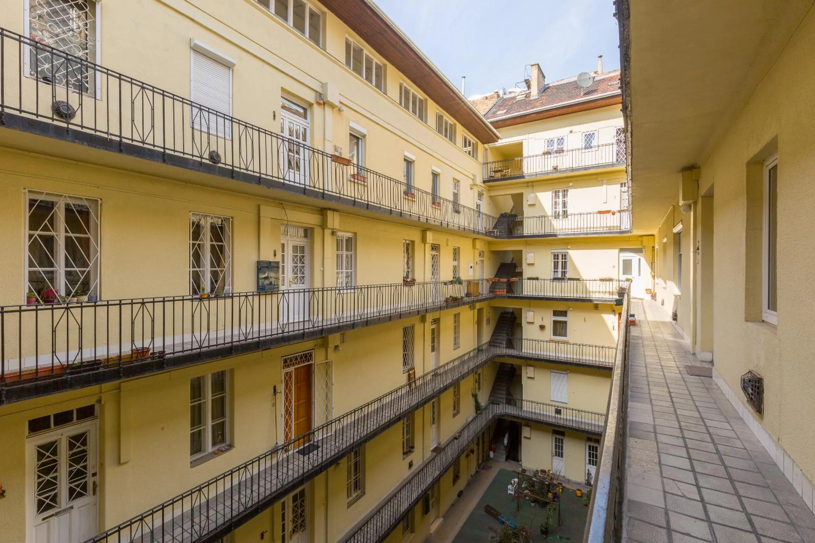 Property building in Otto Studios