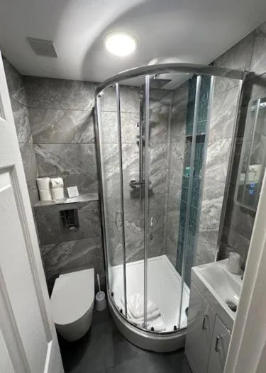 Shower in Vincent House London Residence