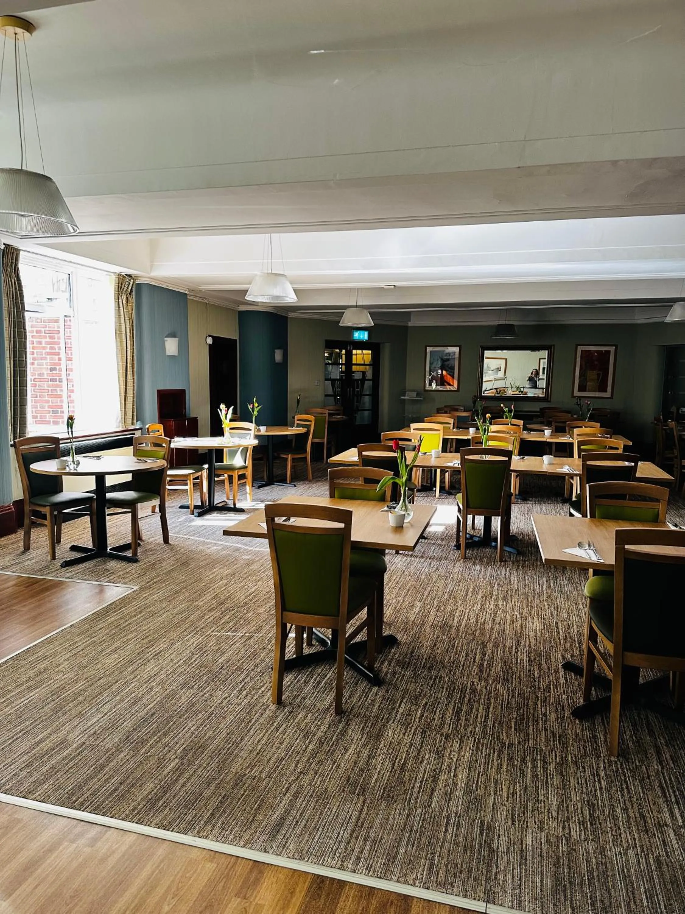 Restaurant/places to eat in Vincent House London Residence