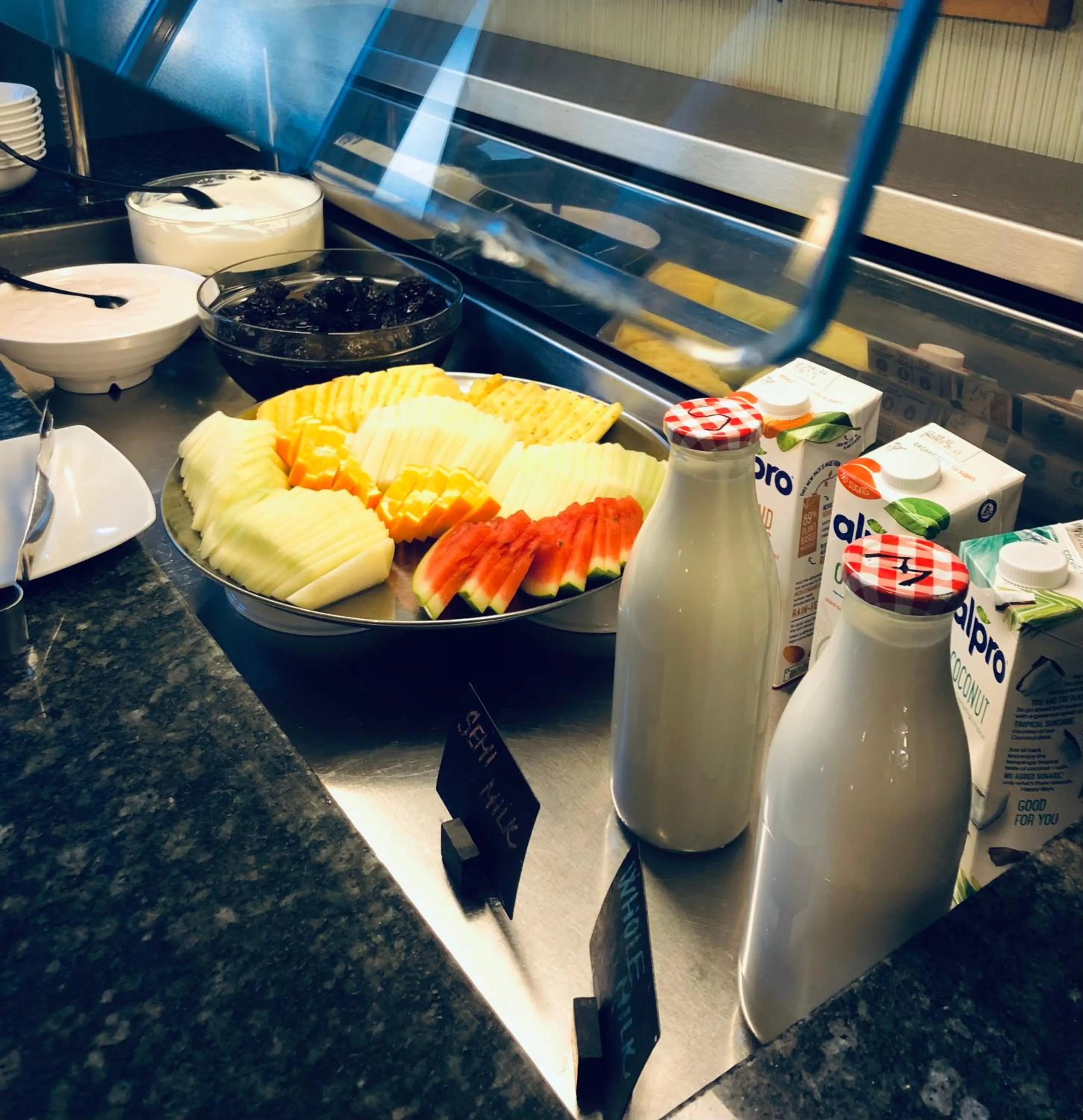 Food and drinks in Vincent House London Residence