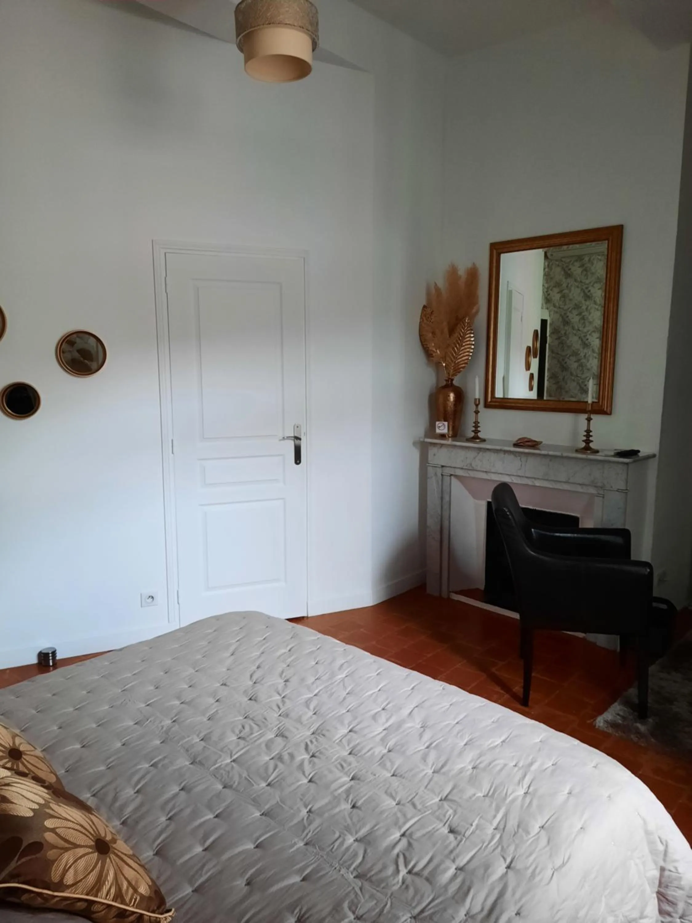 Photo of the whole room, Bed in Chambres d'hôtes Belle Vigneronne