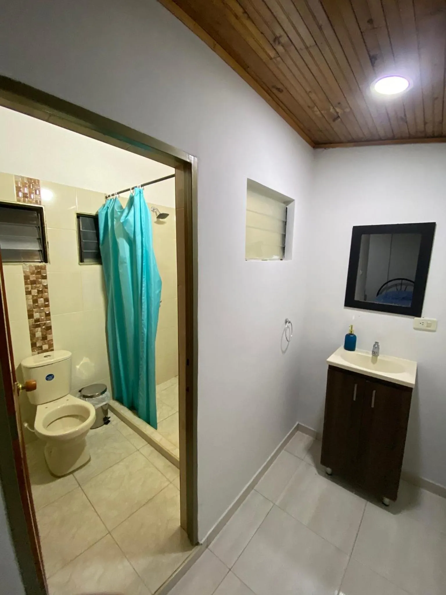 Shower in Casa con Piscina Privada y Jacuzzi